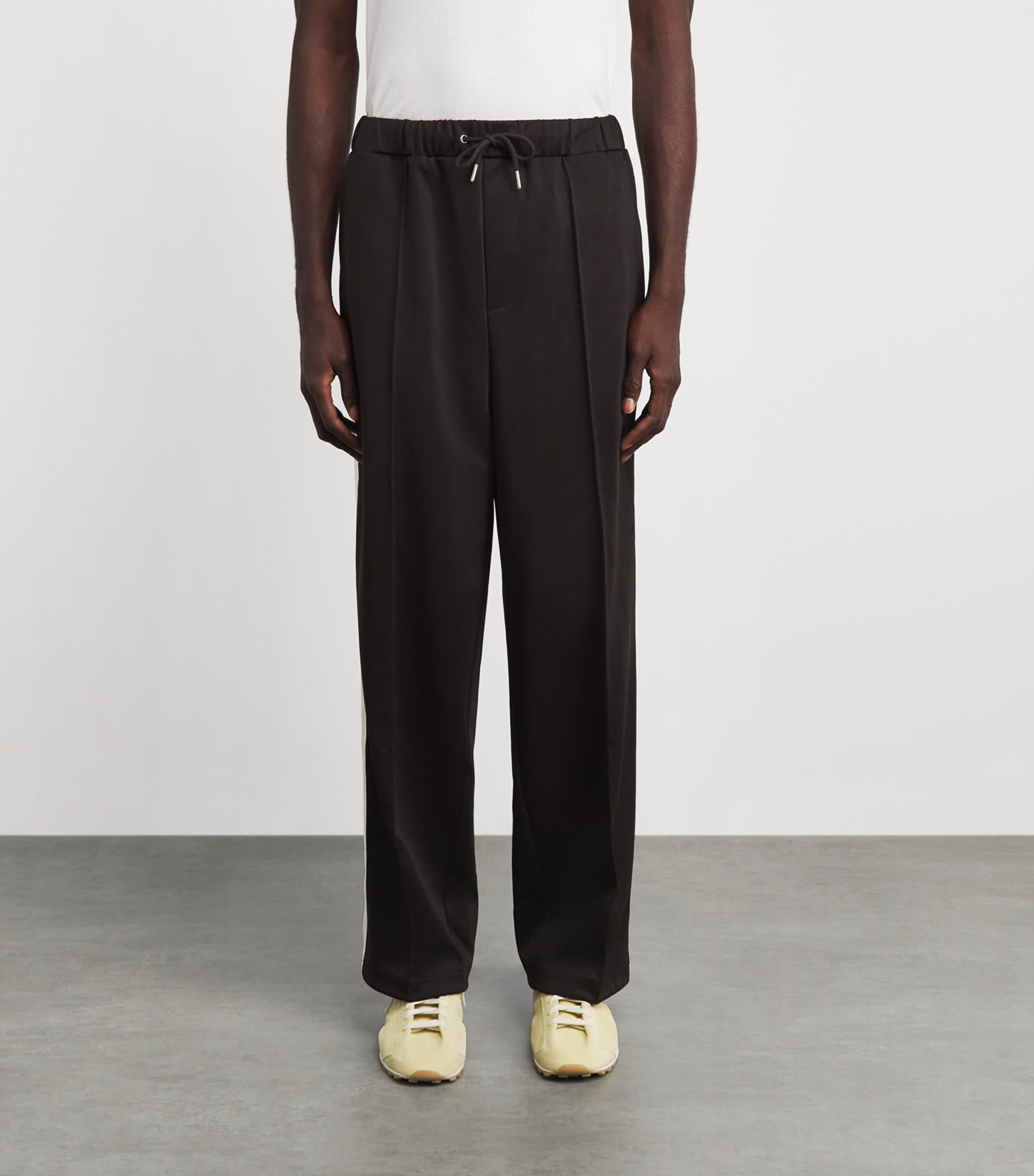 Fred Perry Mens Tennis Tape Sweatpants Rich Brown Image 4