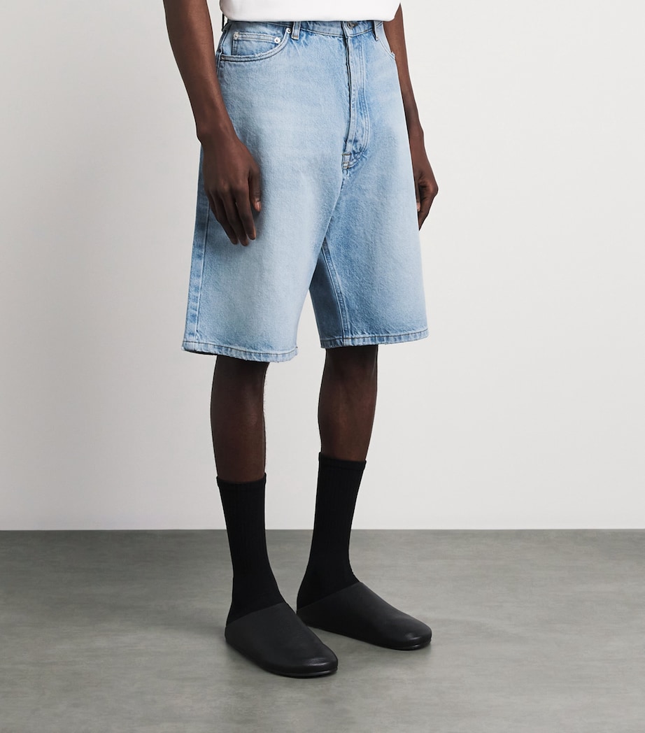 Studio Nicholson Mens Marylebone Wide-Leg Denim Shorts Bleached Wash Image 4