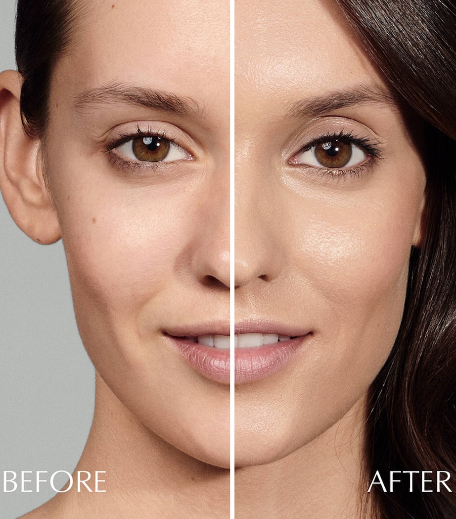 Futurist Hydra Rescue Moisturising Foundation SPF 45 2C3 FRESCO Image 2