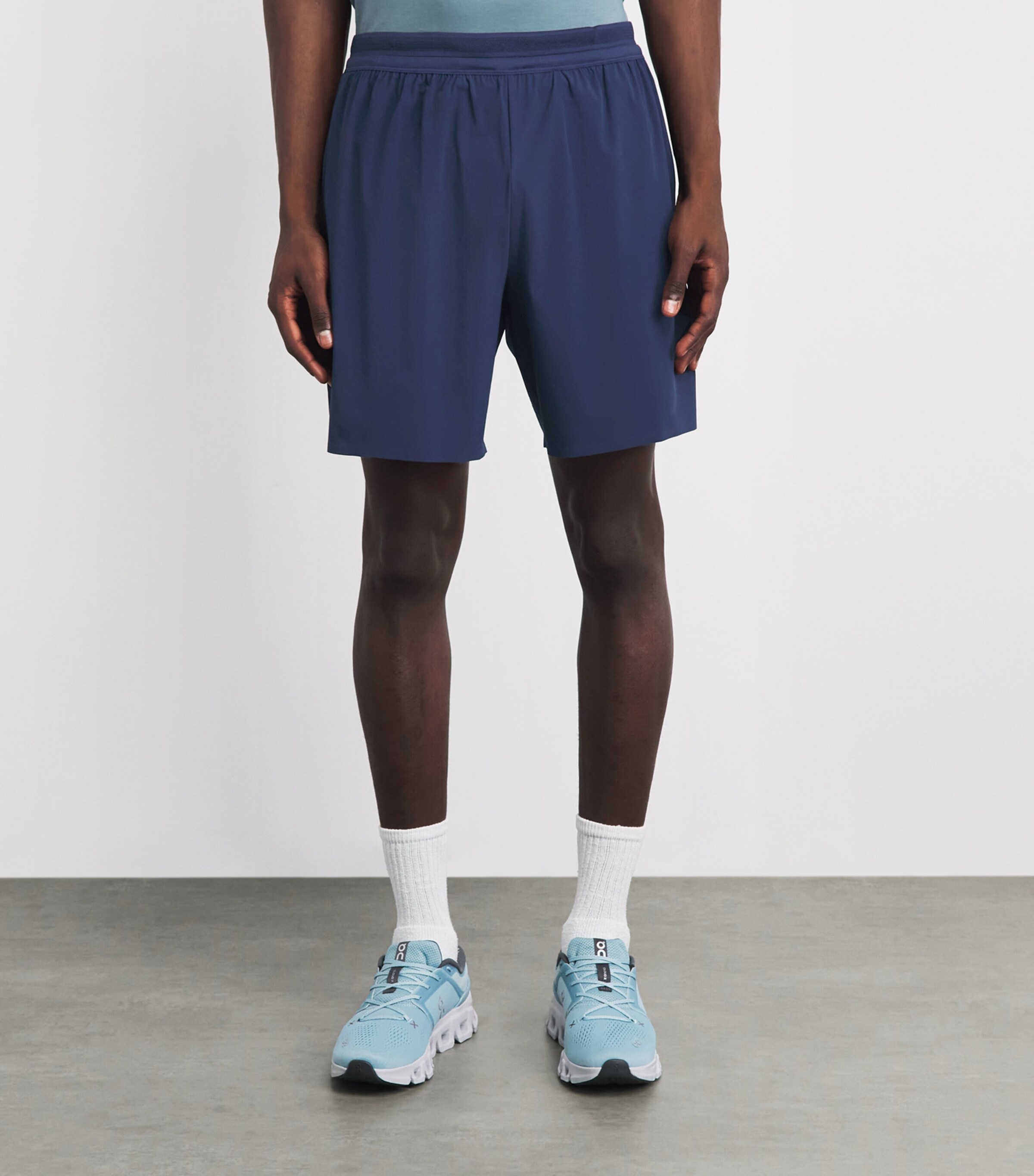 On Mens 7” Performance Shorts Navy Image 4