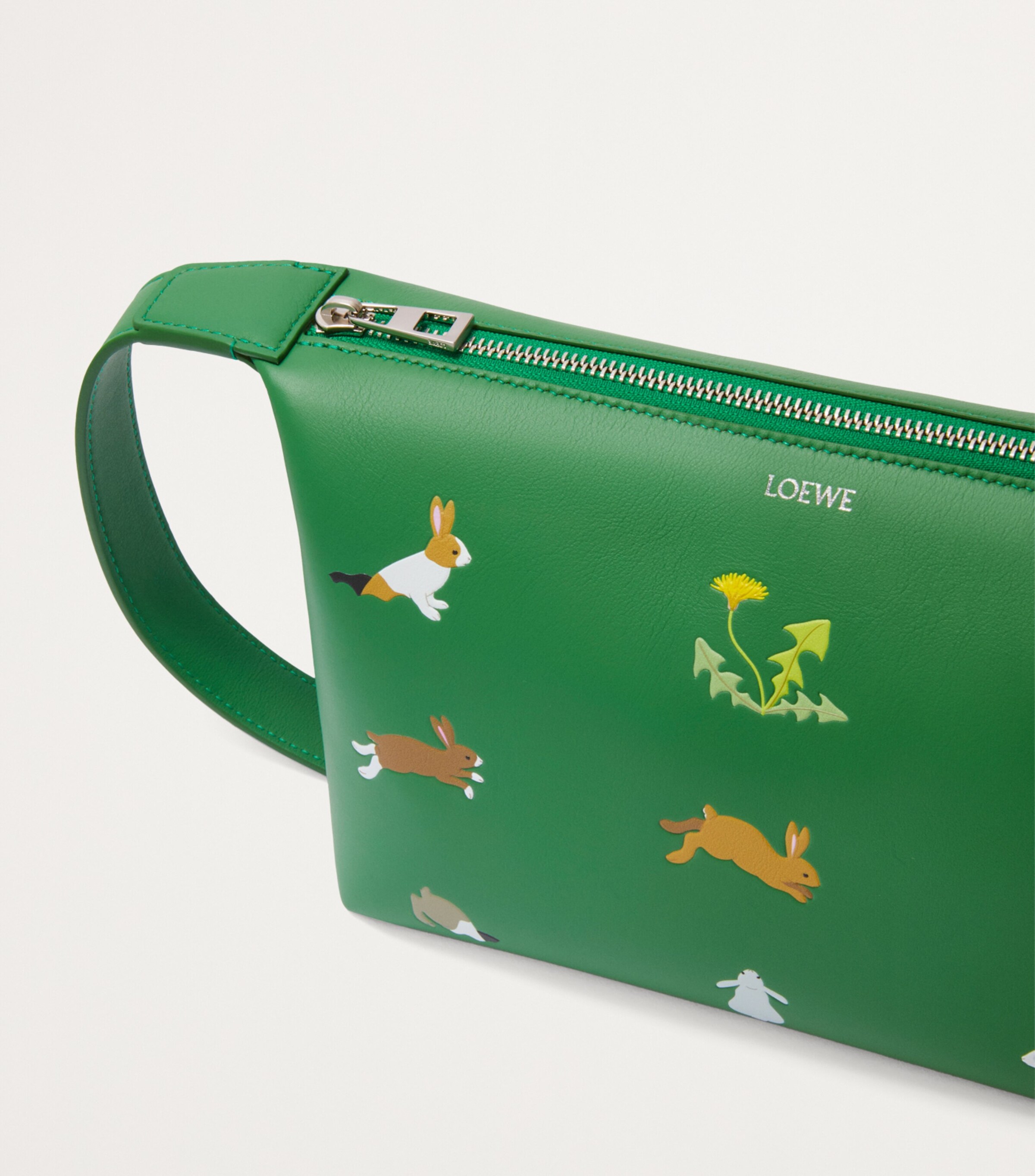 【新品未使用】LOEWE x Suna Fujita うさぎ ウォッシュバッグ LOEWE Green x Suna Fujita Leather Bunny Bag | Harrods US