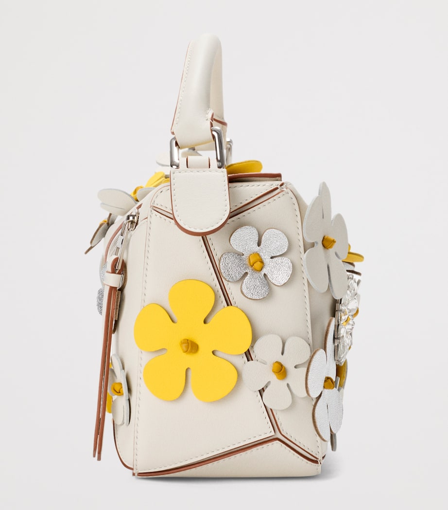 LOEWE x Paula's Ibiza Small Daisy-Embellished Puzzle Top-Handle Bag Soft White Image 3