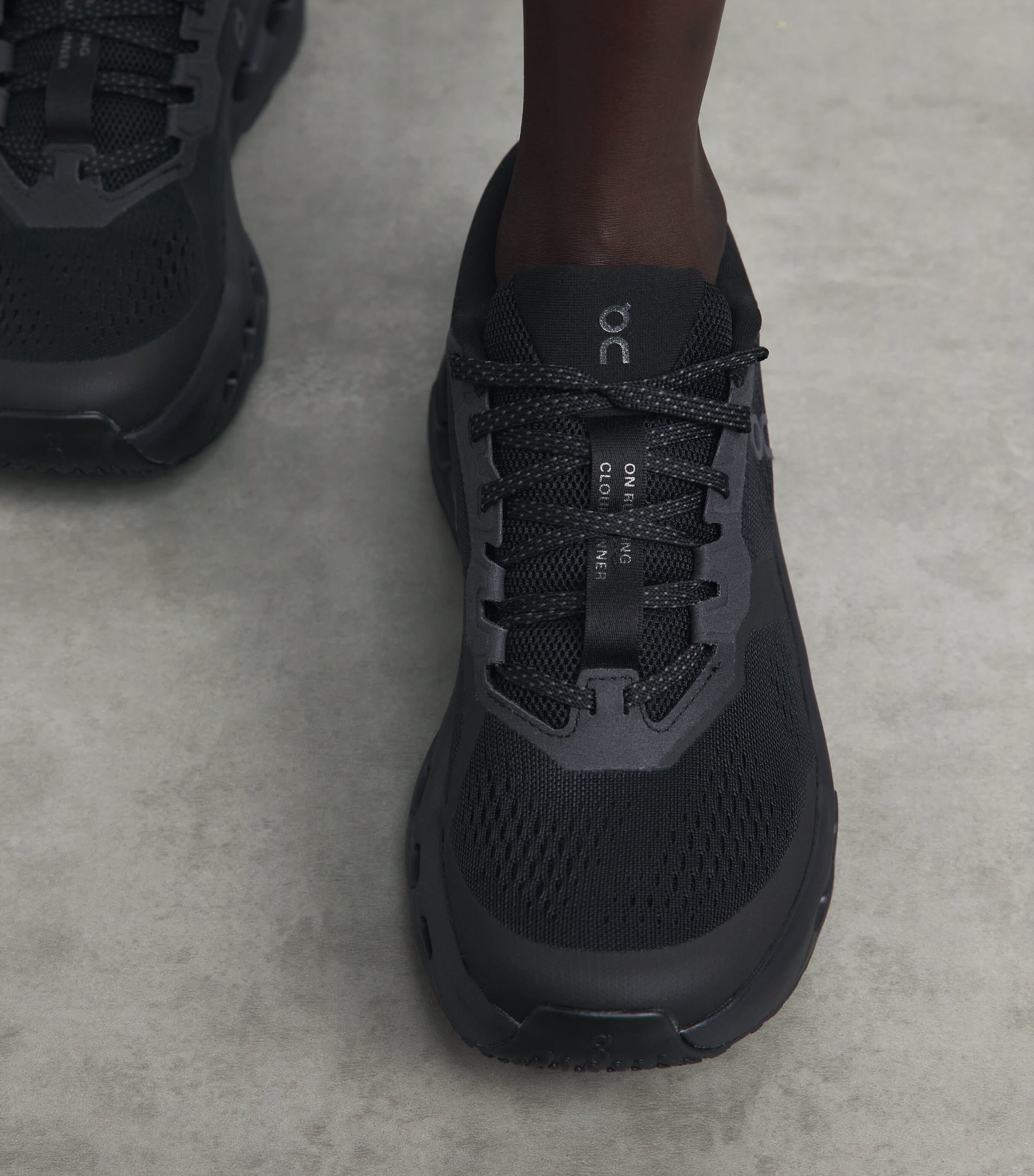 On Cloudrunner 3 Trainers Black / Black Image 4