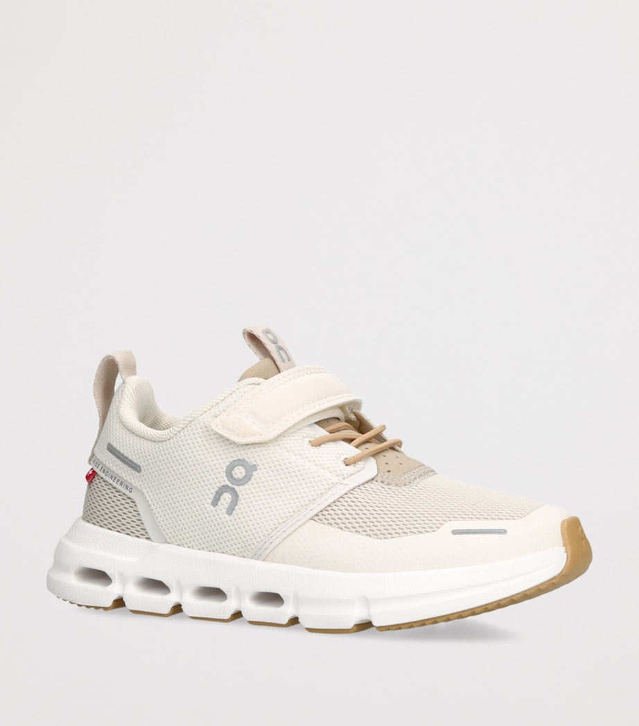 ON Running Cloud Play Trainers Grey/light Image 3