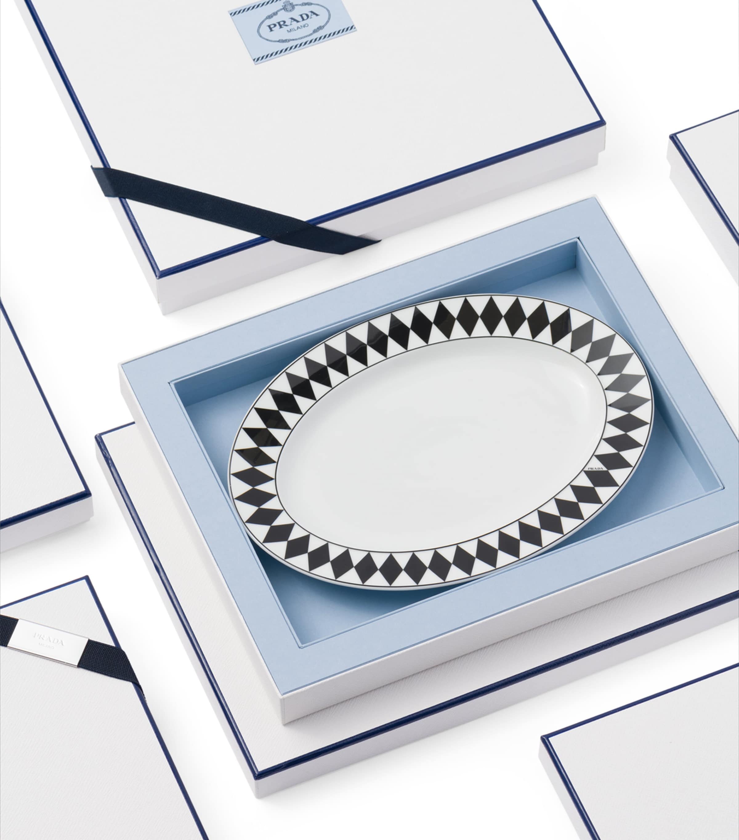 Chequerboard Serving Plate (28cm) F0E5W Image 3