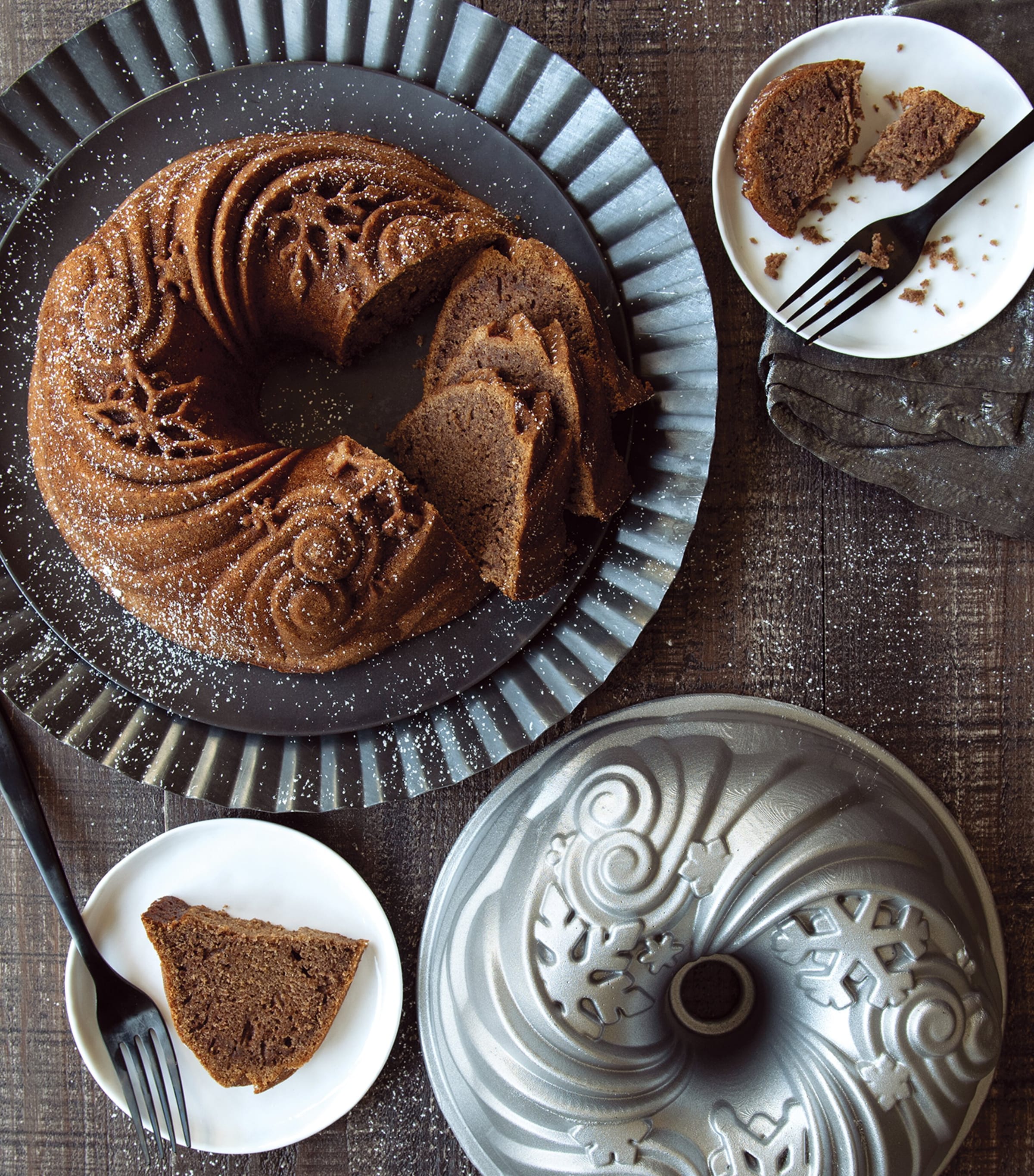 Let It Snow Non-Stick Bundt Pan SILVER Image 5