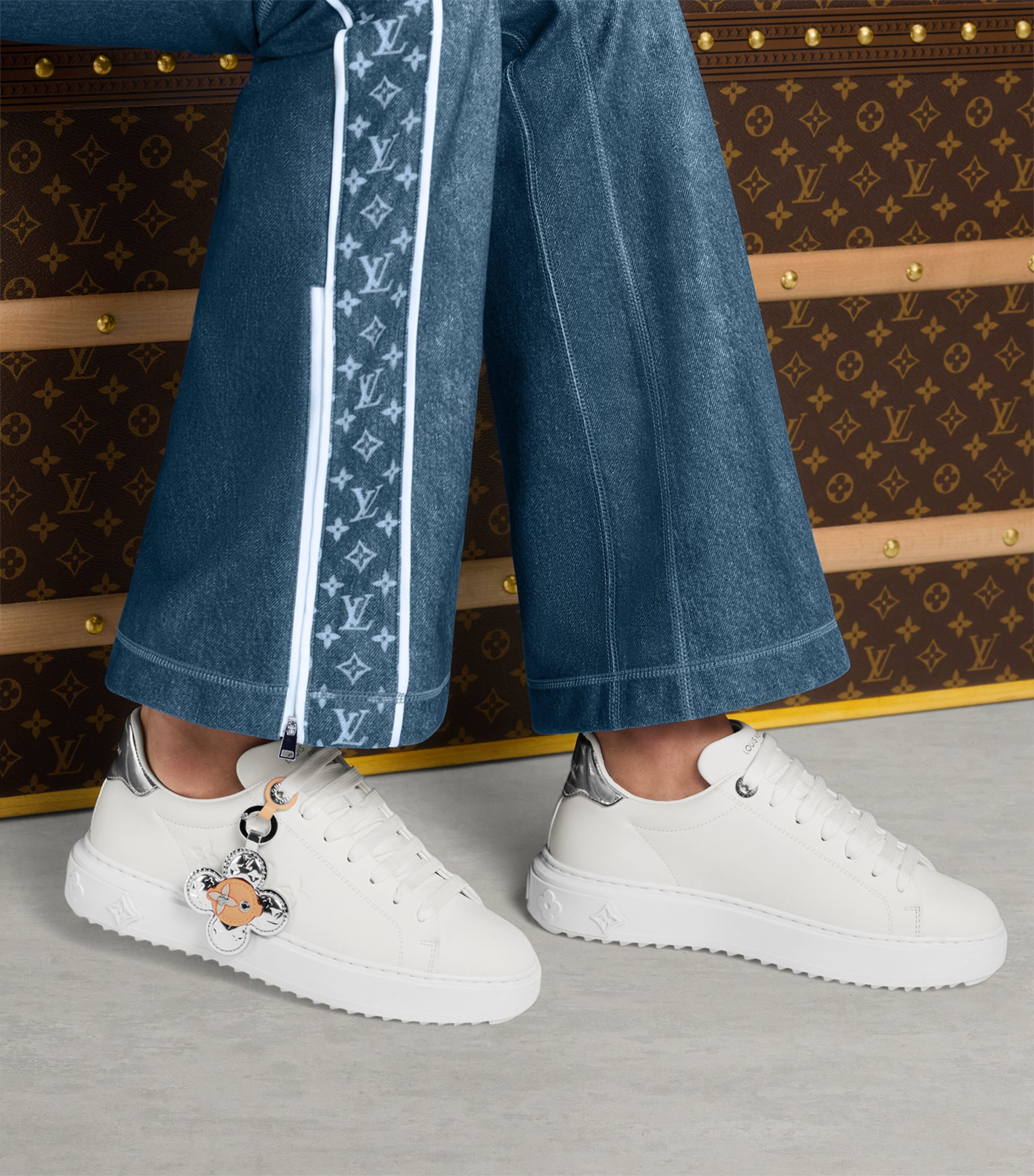 Leather Time Out Sneakers WHITE Image 2