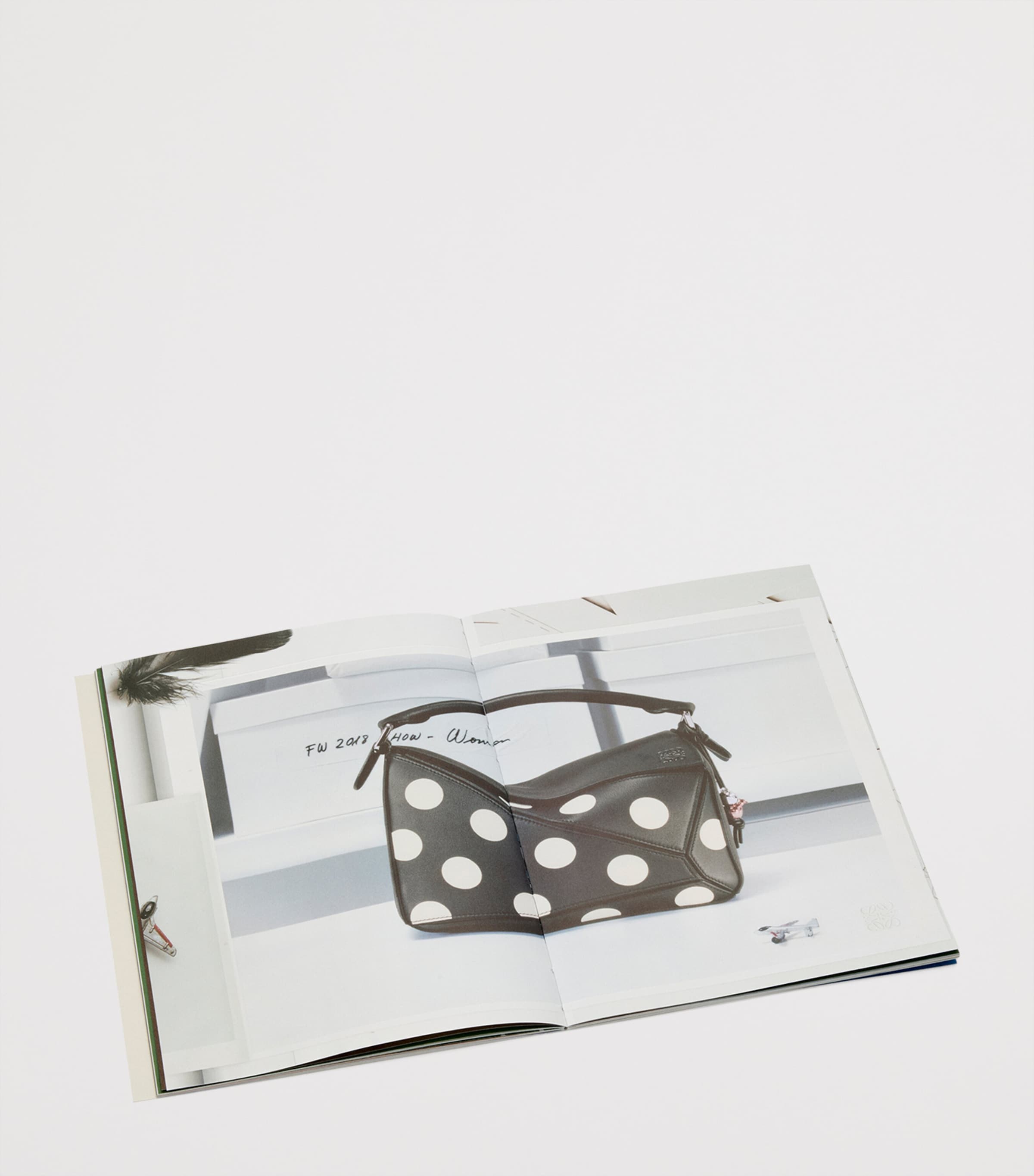 LOEWE 新作パズルバッグ Polka Re-edition ドット LOEWE Puzzle 10 Re-Edition Polka Top-Handle Bag | Harrods UK