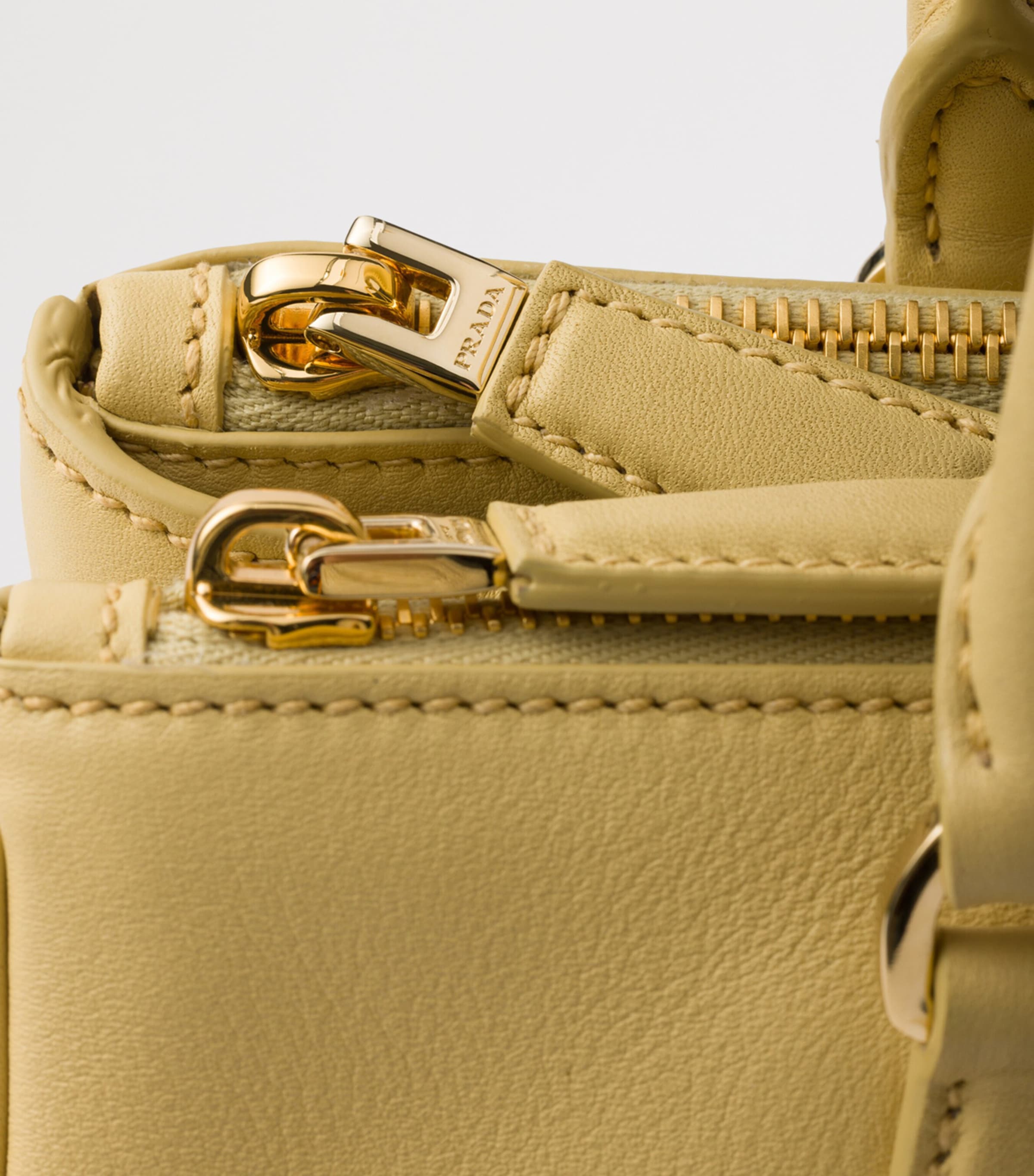 Medium Leather Galleria Top-Handle Bag F0032 Image 6