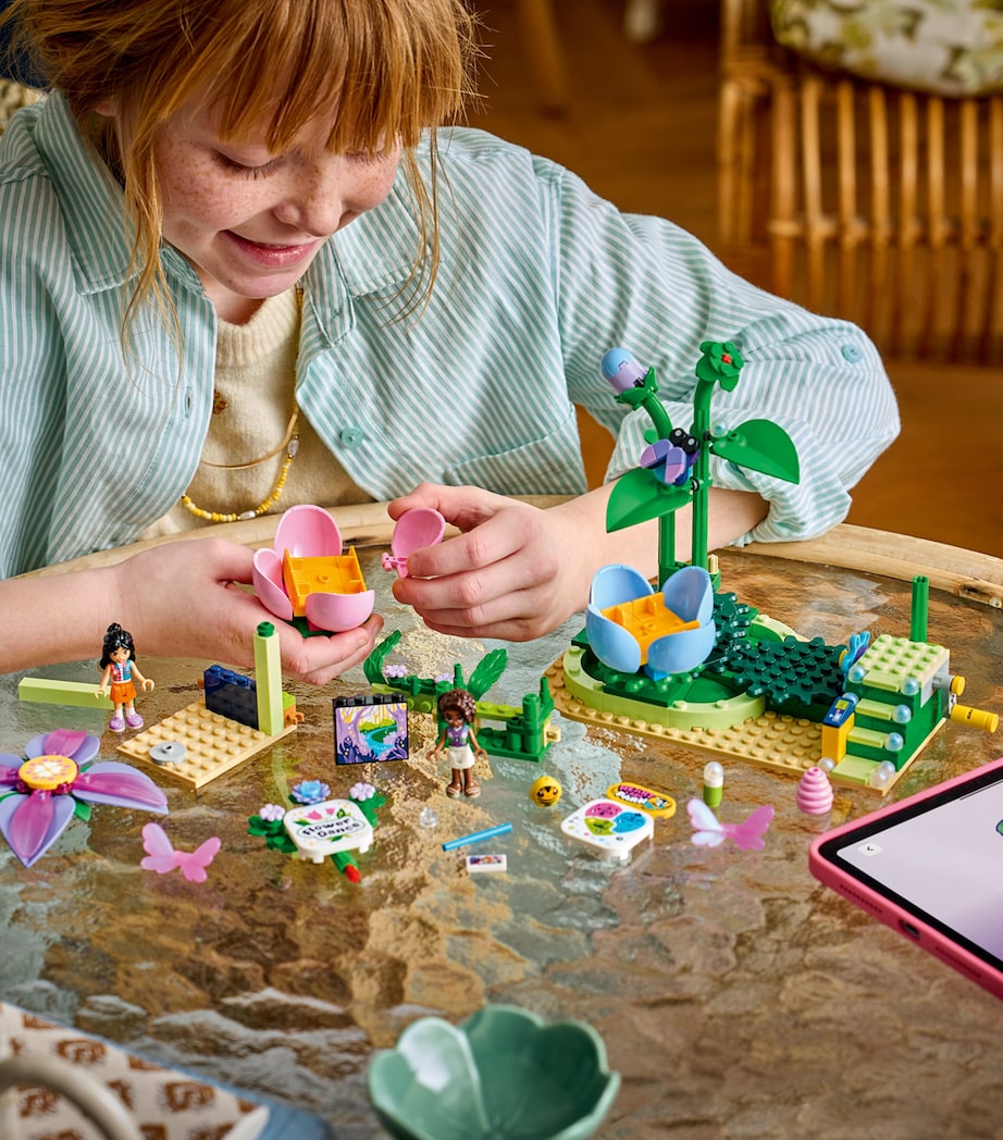 Lego Friends Spinning Flower & Fairy Teacup Ride 42702 Image 3