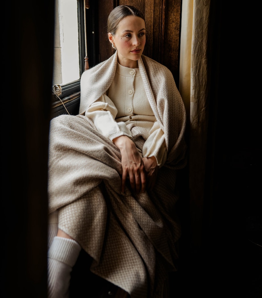 Alpaca-Blend Woodland Inkcap Throw (153cm x 230cm) CARAMEL Image 7