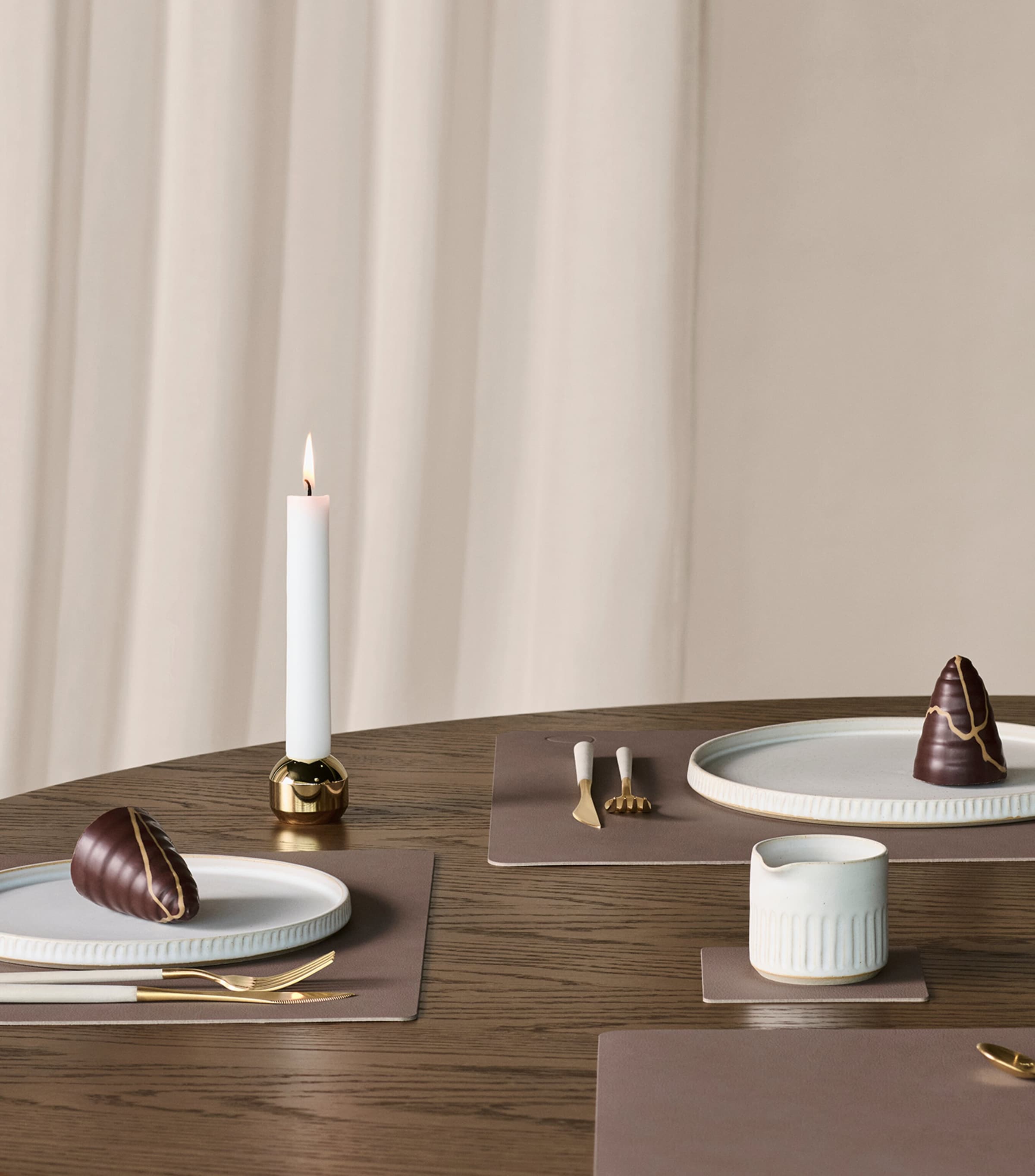 Large Nupo Square Placemats (Set of 4) TRUFFLE Image 3