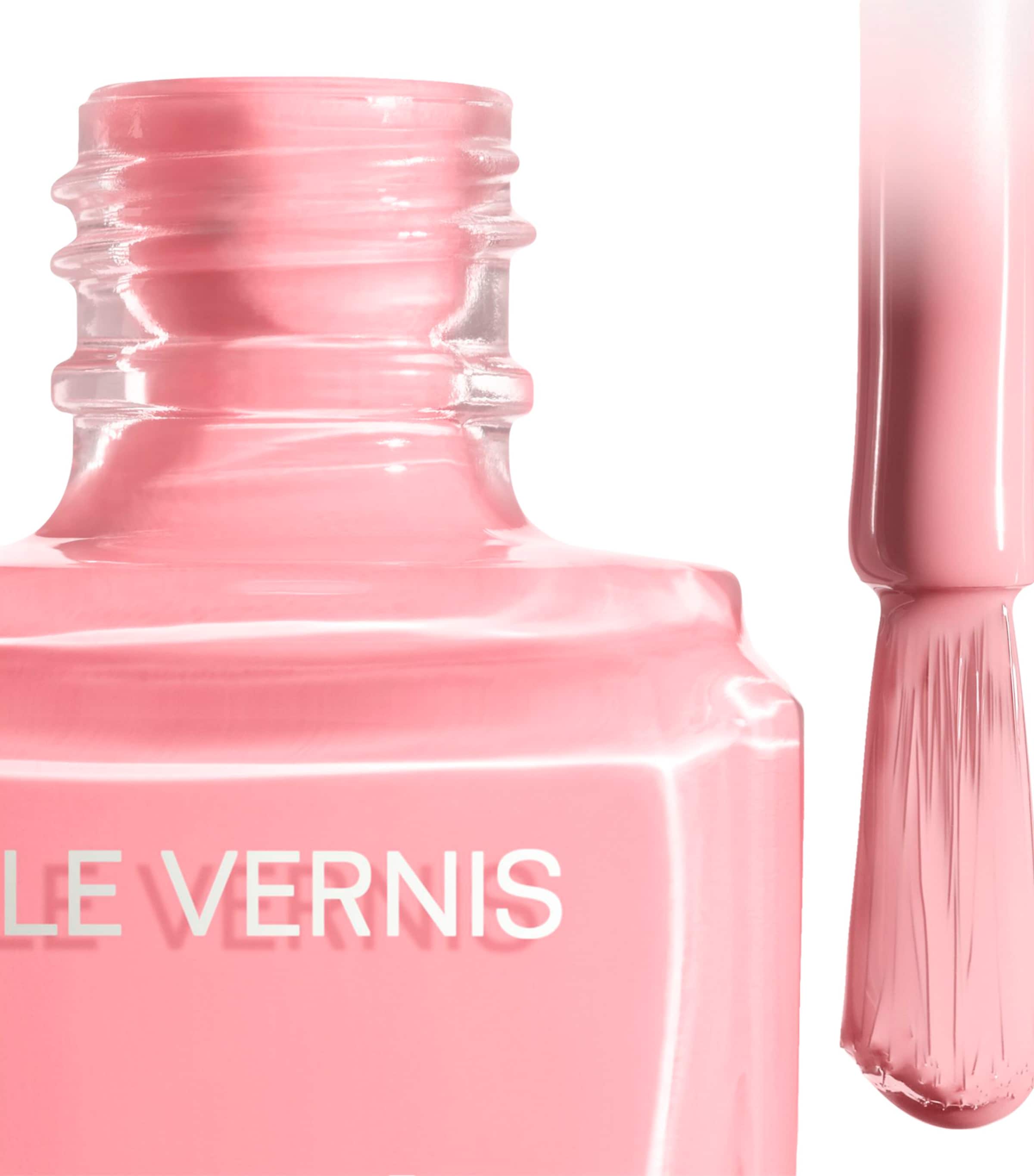 CHANEL LE VERNIS Longwear Nail Colour | Make-up | Nails | Nail Polish | Designers | CHANEL | Beauty CHANEL LE VERNIS Longwear Nail Colour | Make-up | Nails | Nail Polish | Designers | CHANEL | Beauty