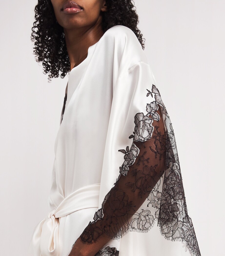 Silk Lace-Detail Short Robe PEARL/EBENE Image 6