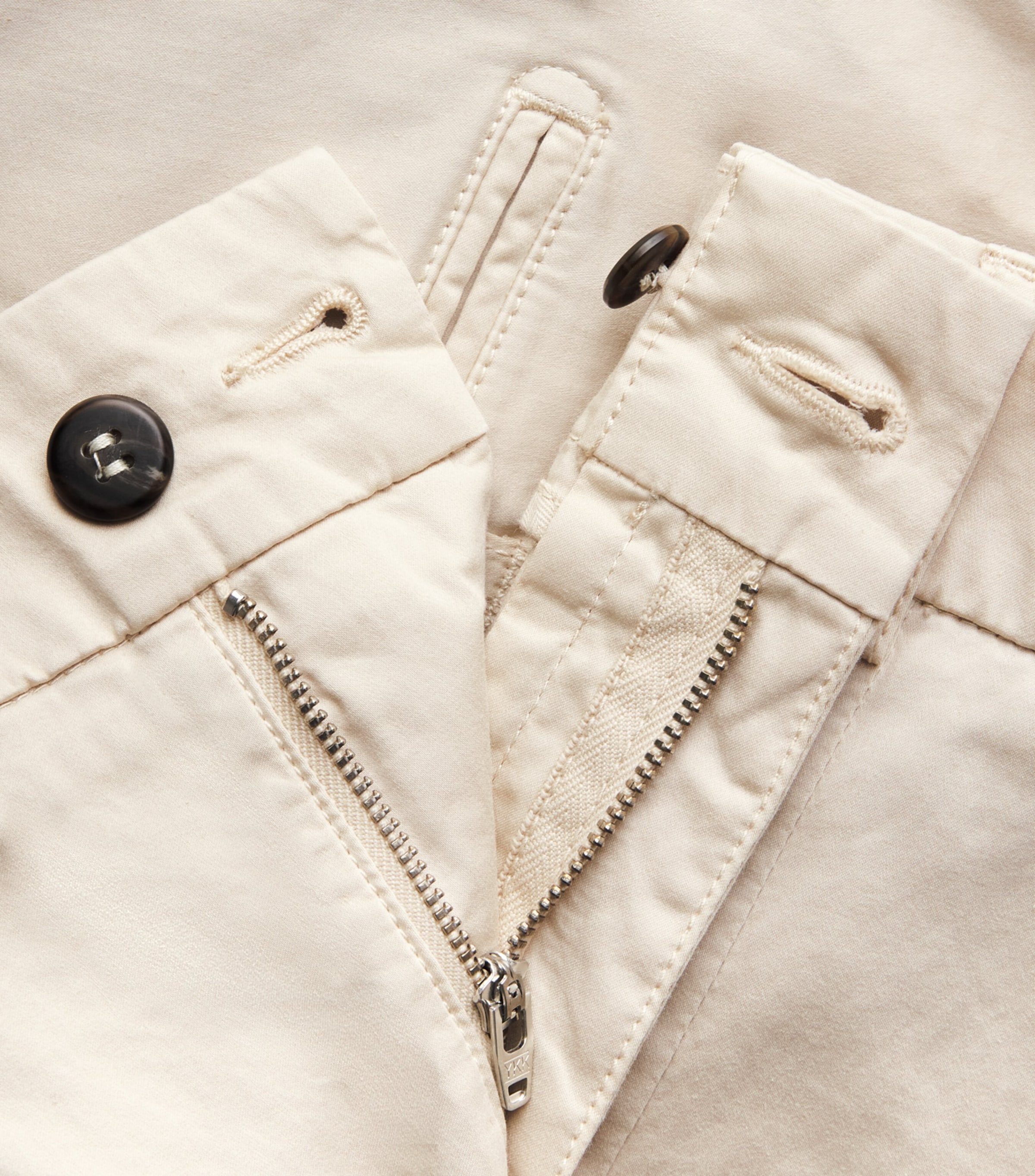 Eleventy Mens Stretch-Cotton Chino Shorts Sabbia Image 6