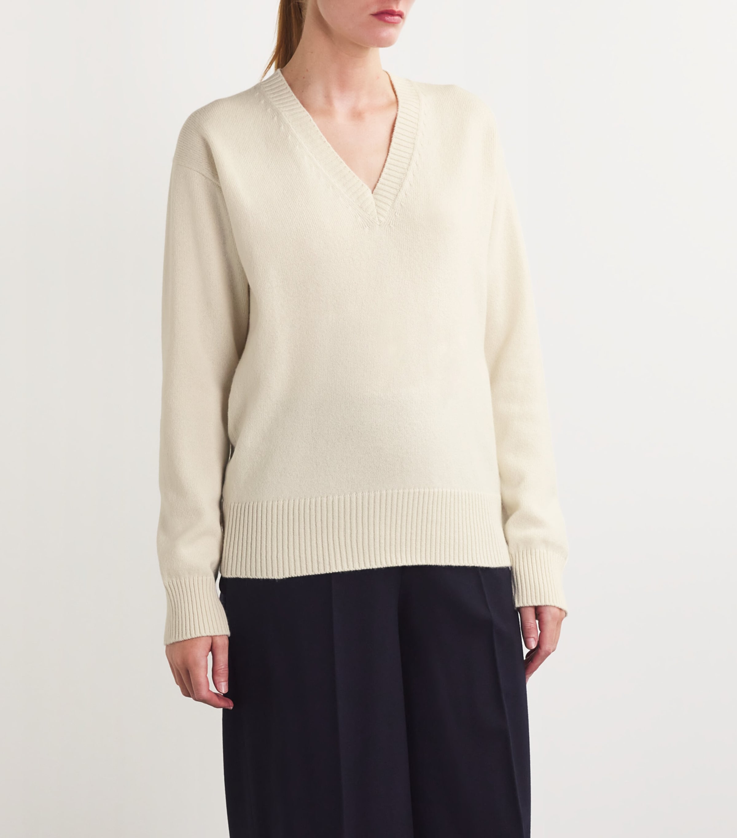 Cashmere V-Neck Sweater NIVEOUS Image 3