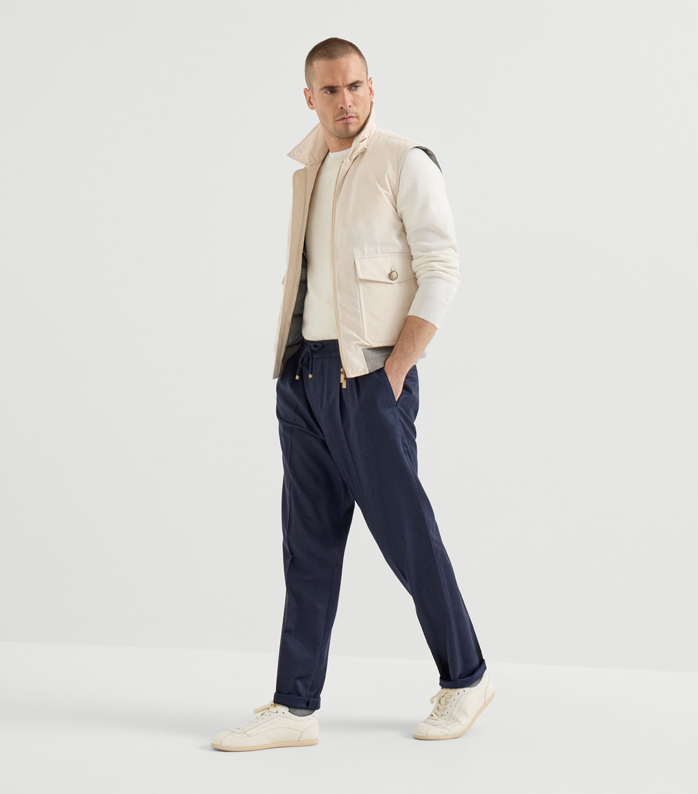 Brunello Cucinelli Mens Virgin Wool Pleated Drawstring Trousers Image 5