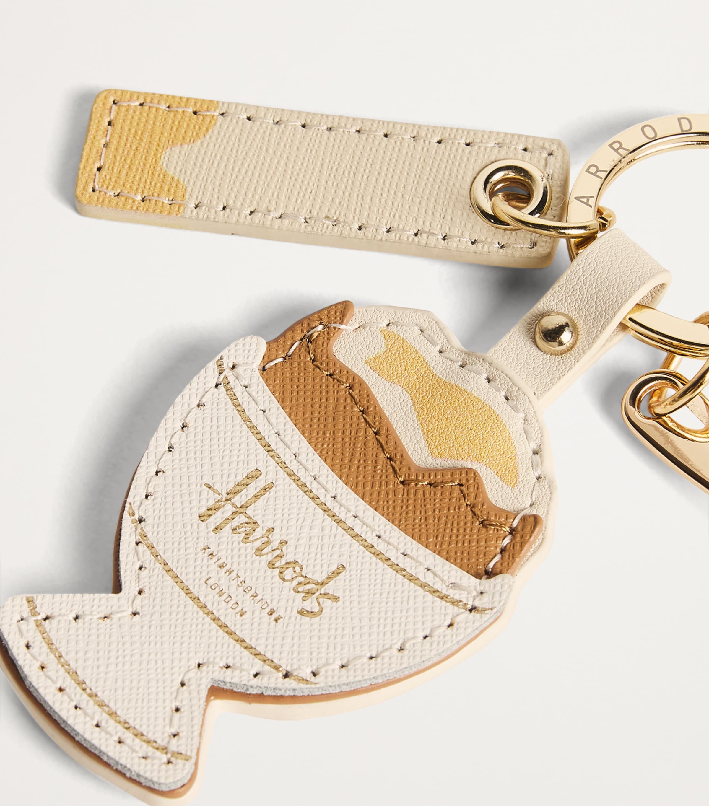 【Harrods】UK発 レザー エッグカップ キーリング ロゴ チャーム Harrods Leather Egg Cup Keyring | Harrods US