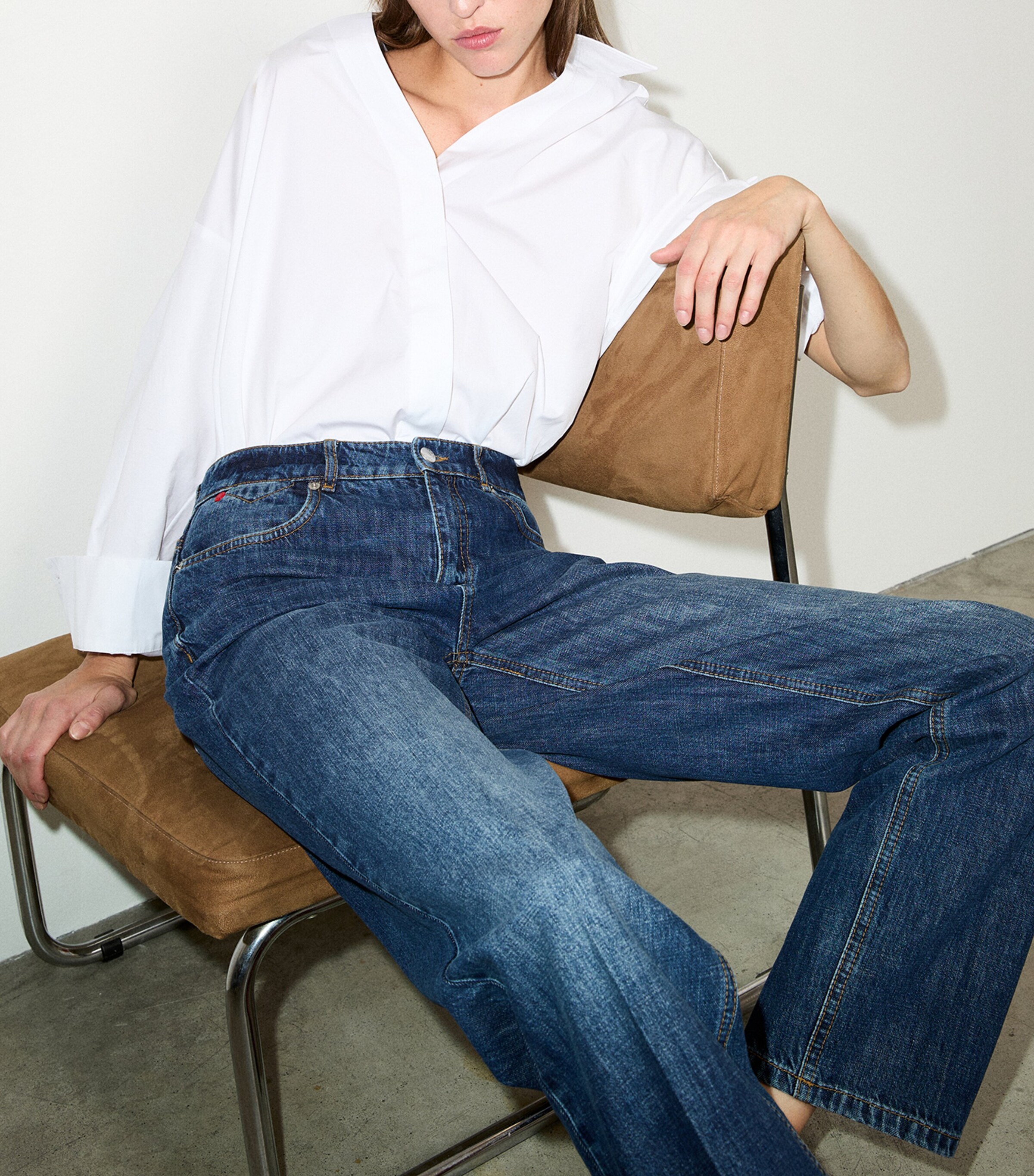 MAX&Co. Womens Straight Mid-Wash Jeans Navy Image 4