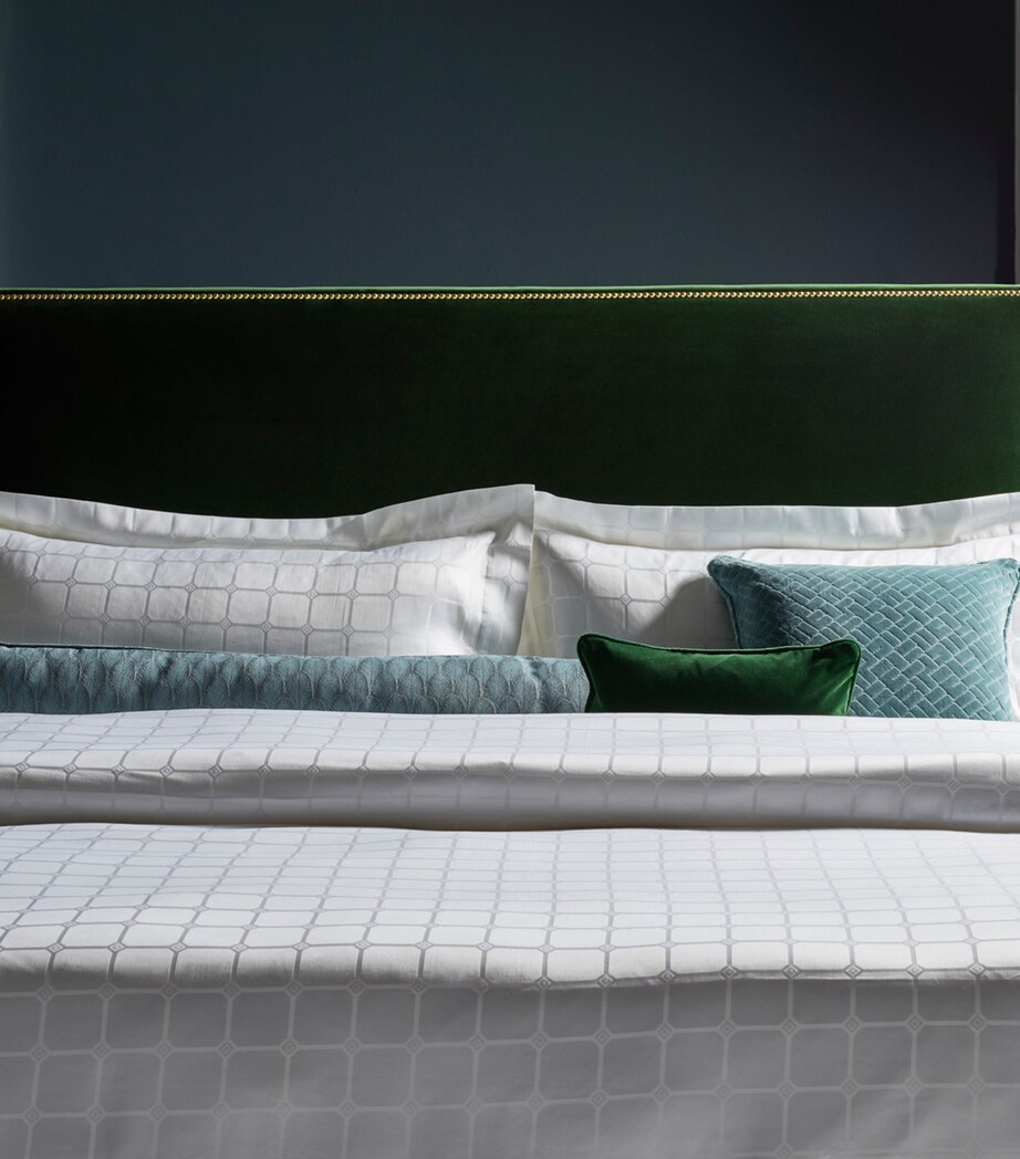 The Trellis King Jacquard Duvet Cover Set (230cm x 220cm) WHITE Image 5