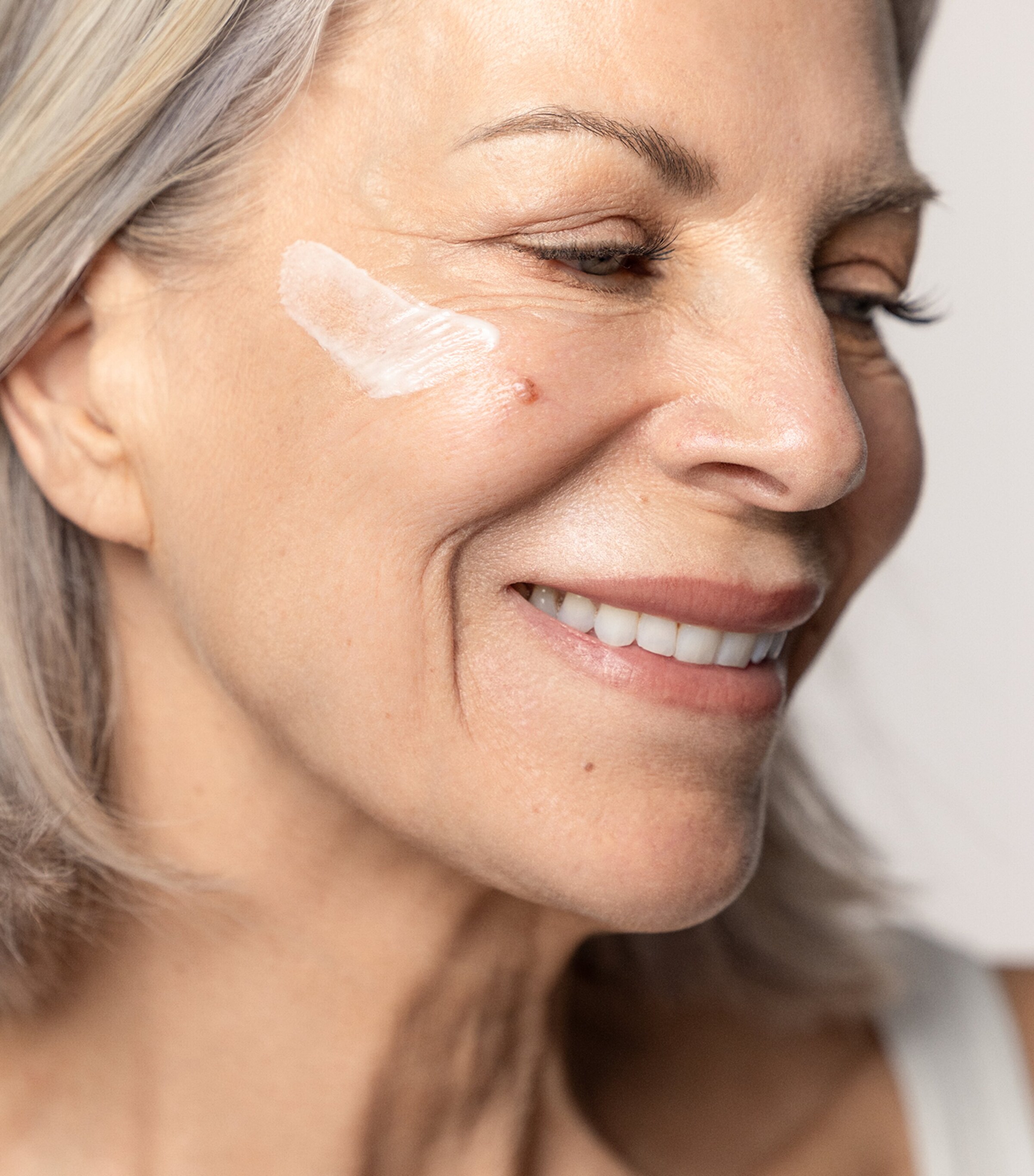 Vitamin C Brightening Serum (30ml) NO COLOUR Image 3