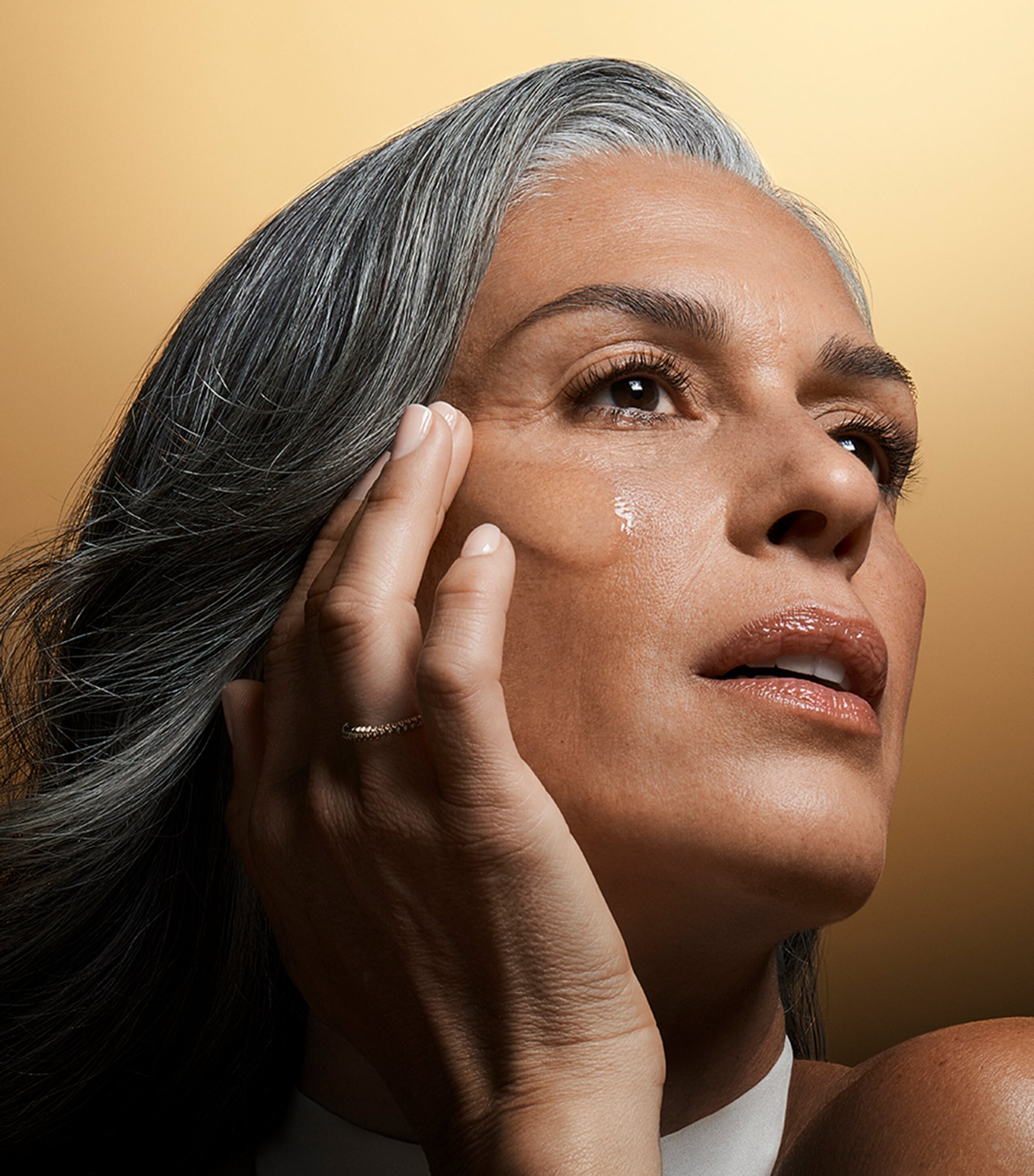 Re-Nutriv Ultimate Diamond Transformative Brilliance Serum Refill (30ml) NO COLOUR Image 3