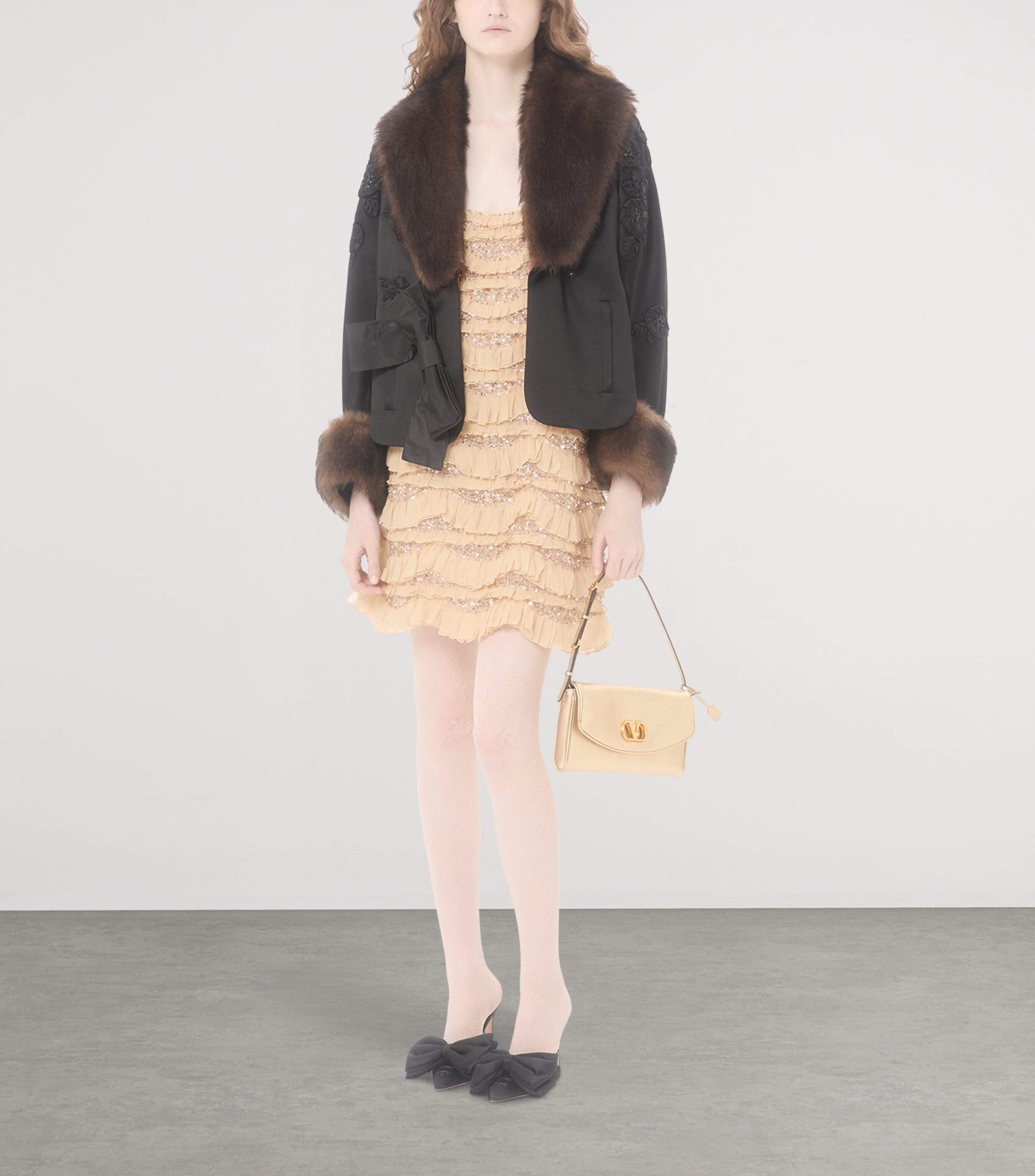 Small Leather DeVain Shoulder Bag 39L Image 6