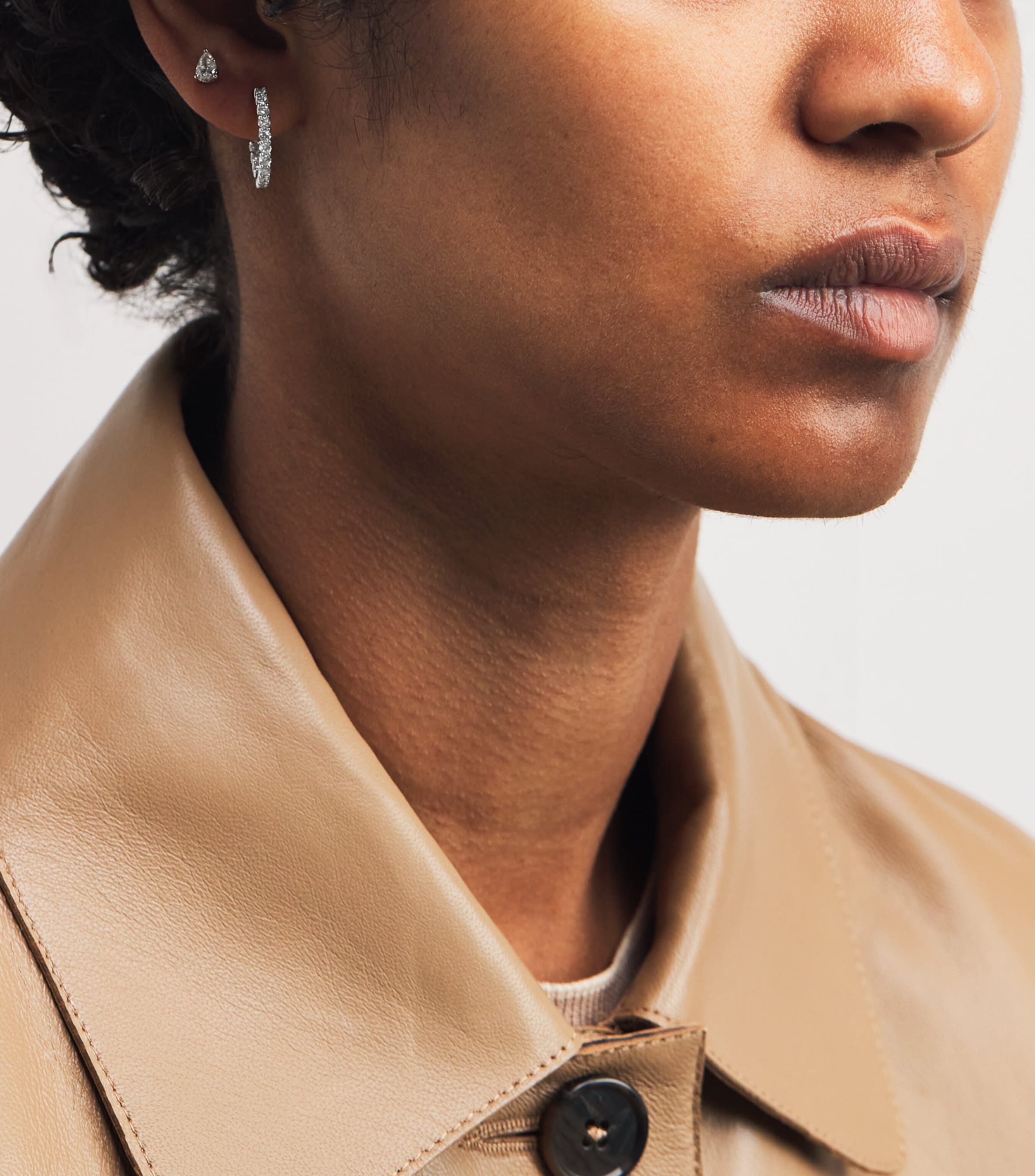 Medium White Gold and Diamond Hoop Earrings (1.25ctw) WHITE GOLD Image 4