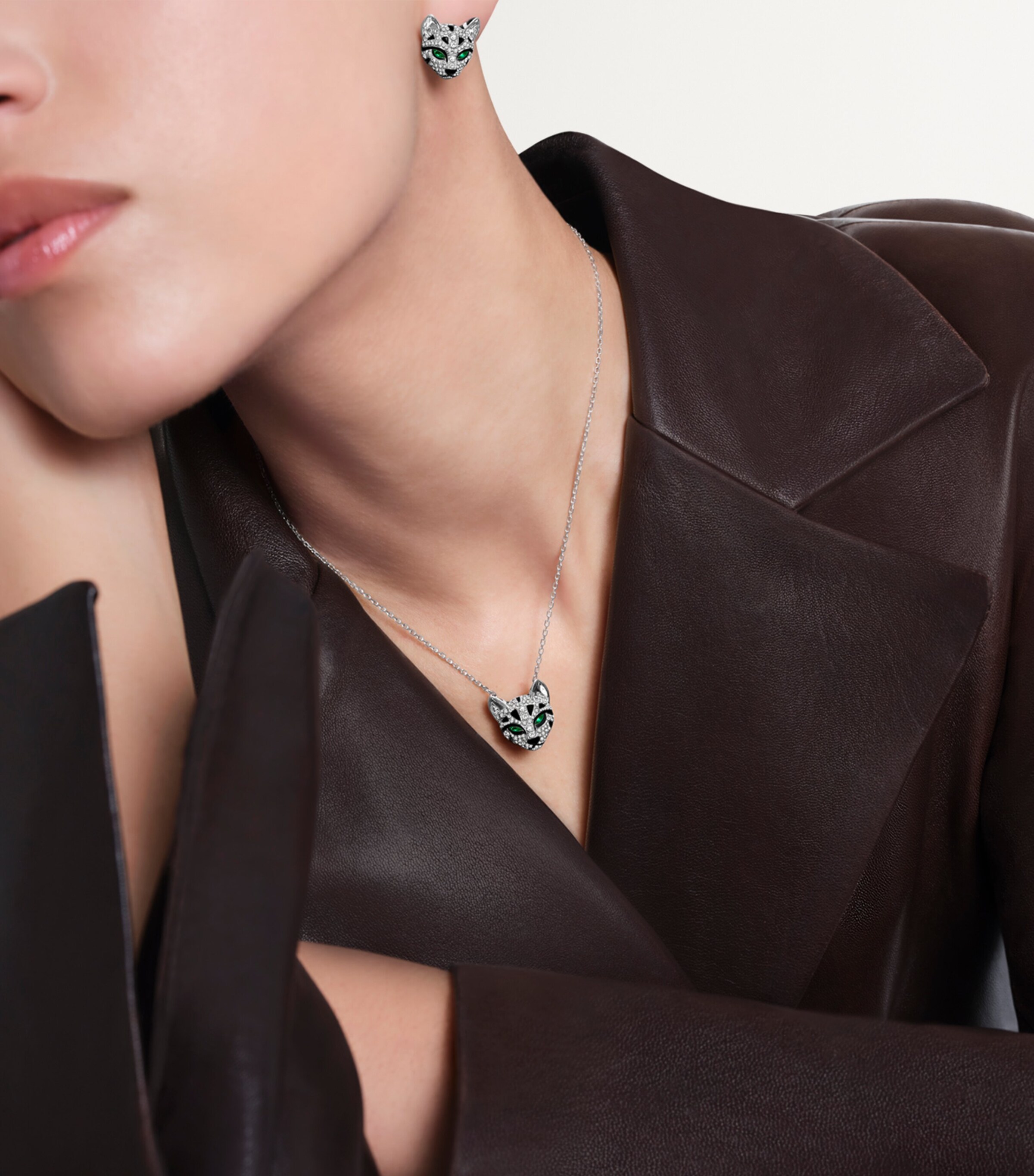 Boucheron White Gold, Diamond and Emerald Fuzzy, the Leopard Cat Earrings White Gold Image 2