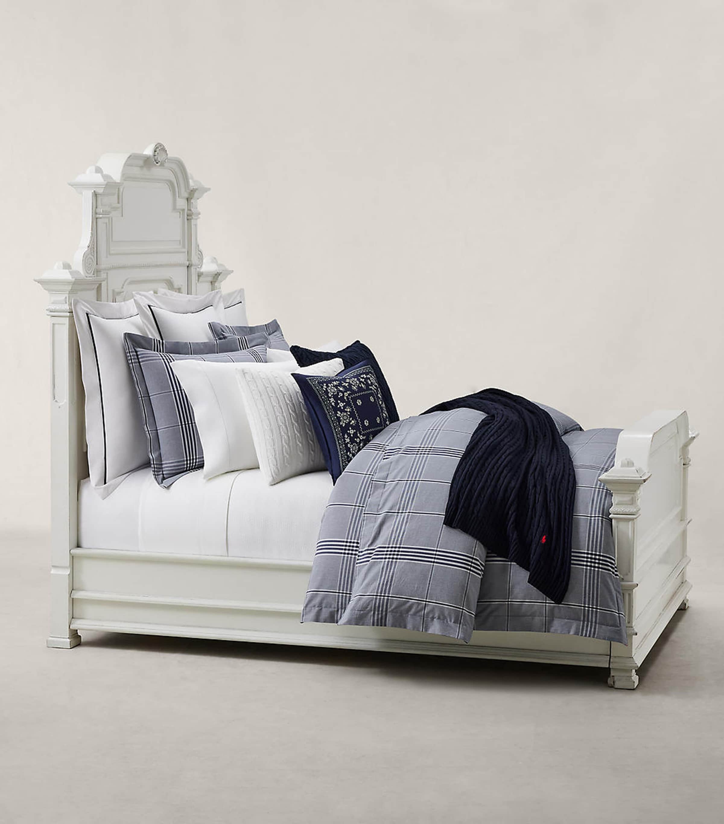 Ralph Lauren Home August King Oxford Pillowcase (54cm x 94cm) Navy Image 2