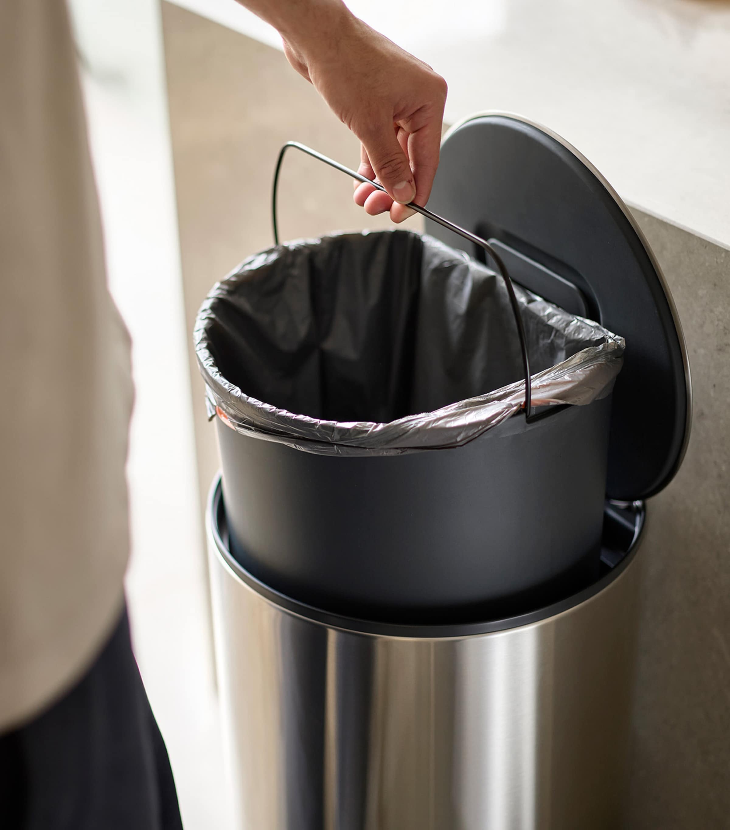 Large Easy-Push Arc Pedal Bin (30L) STAINLESS STEEL Image 5