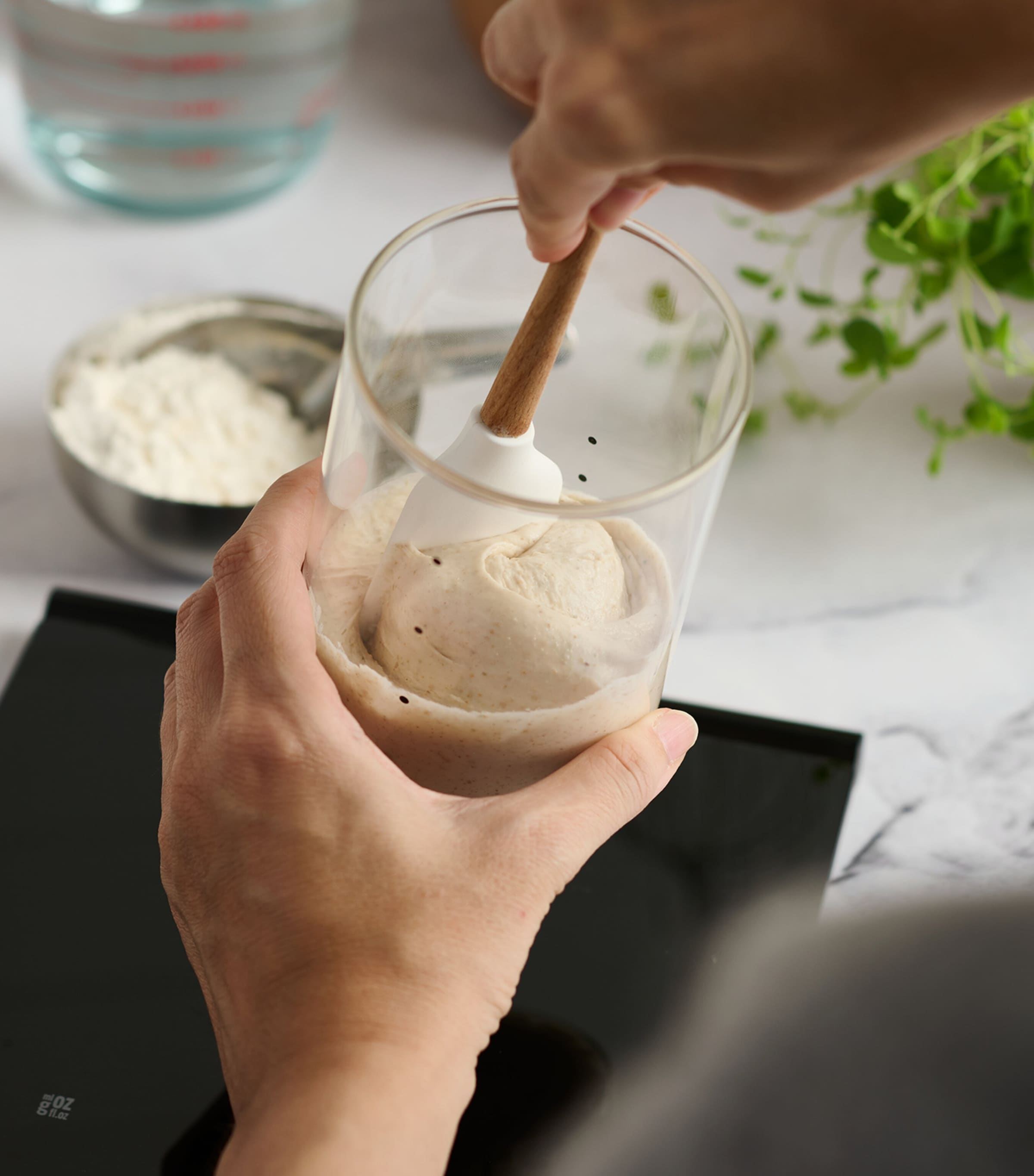 Glass Sourdough Quart Starter Jar (1L) BLACK Image 3