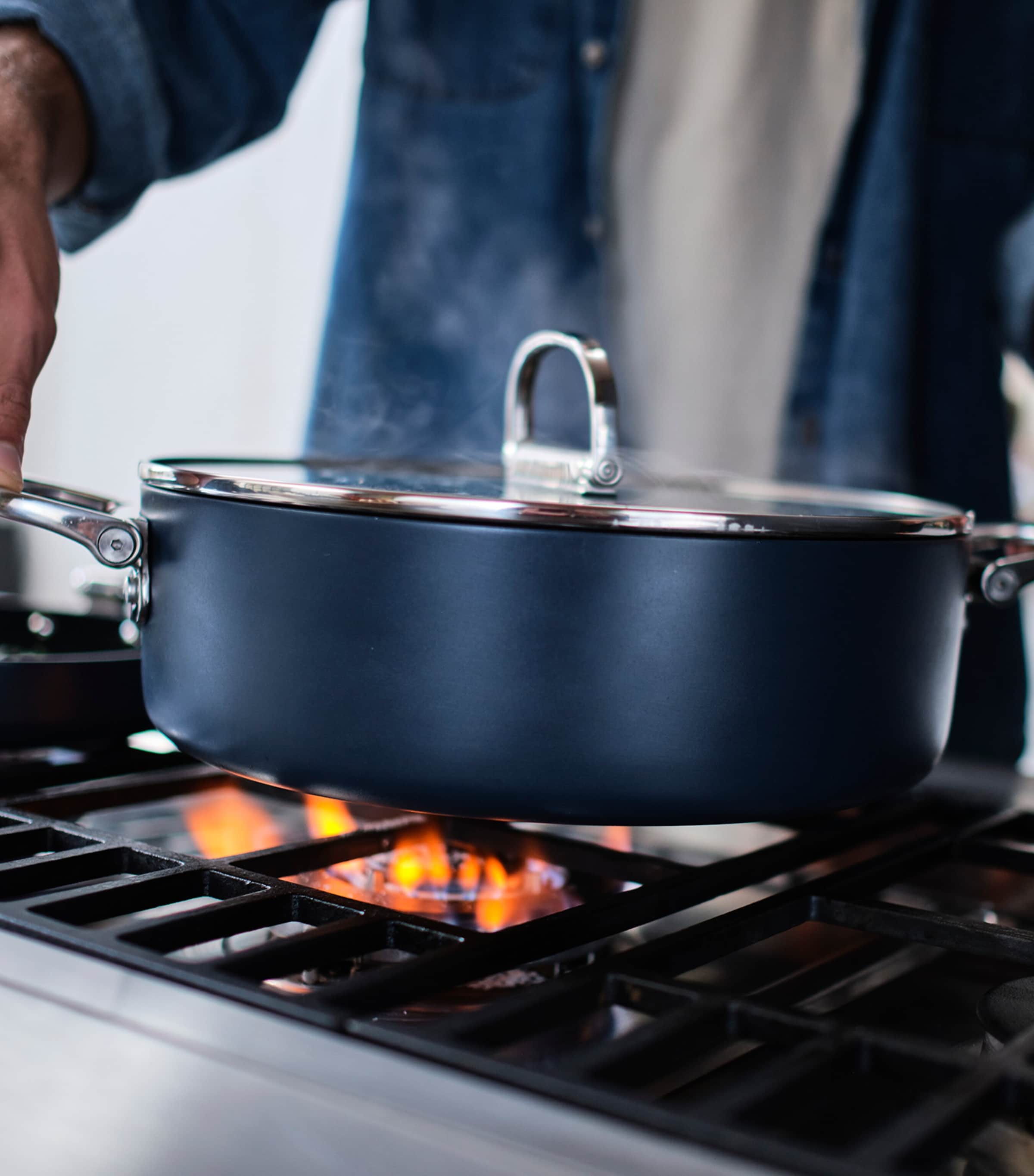 Space Non-Stick Folding Handle Casserole Pan and Lid (28cm) MIDNIGHT BLUE Image 4