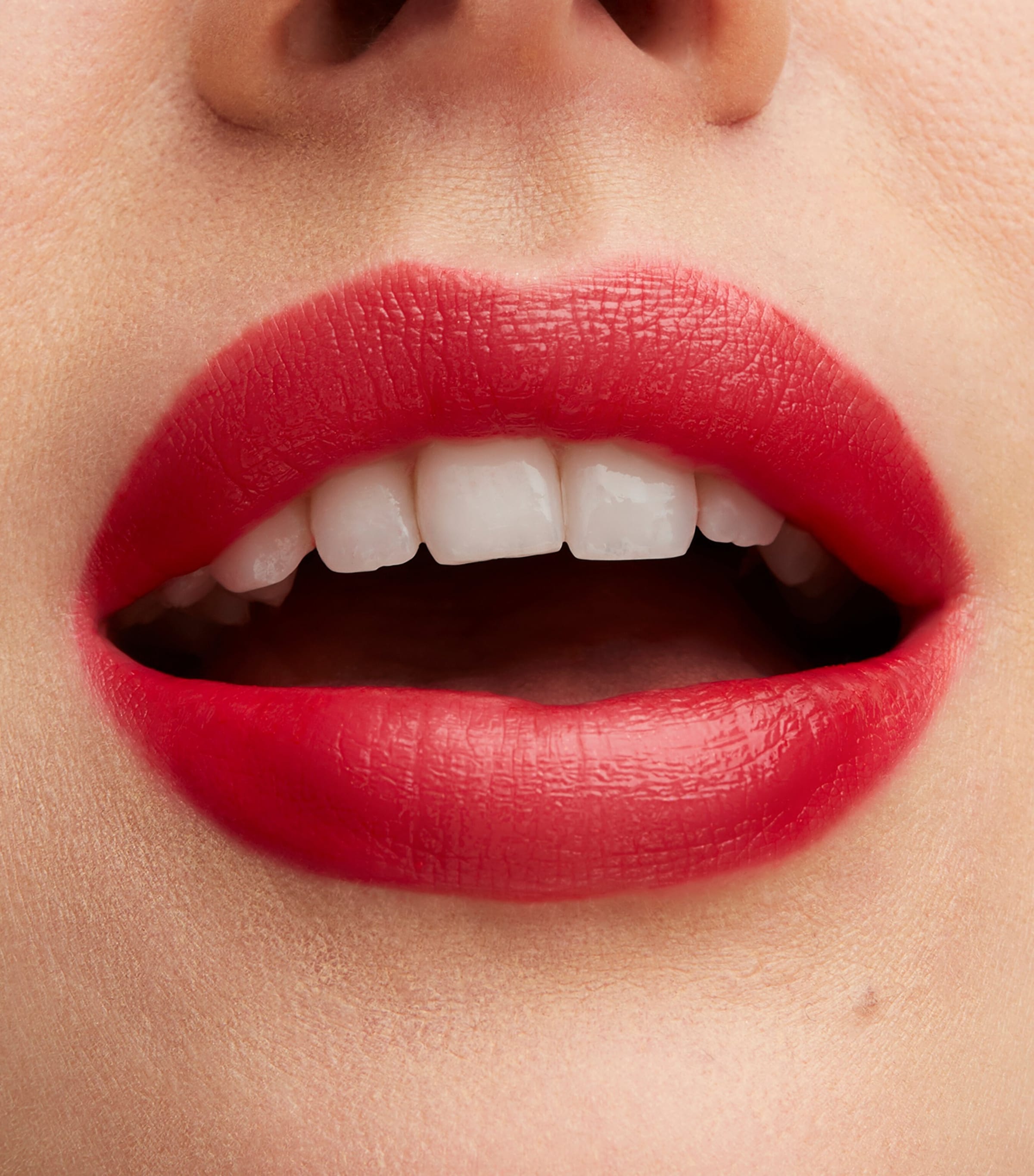 Lustreglass Sheer-Shine Lipstick COCKNEY Image 4