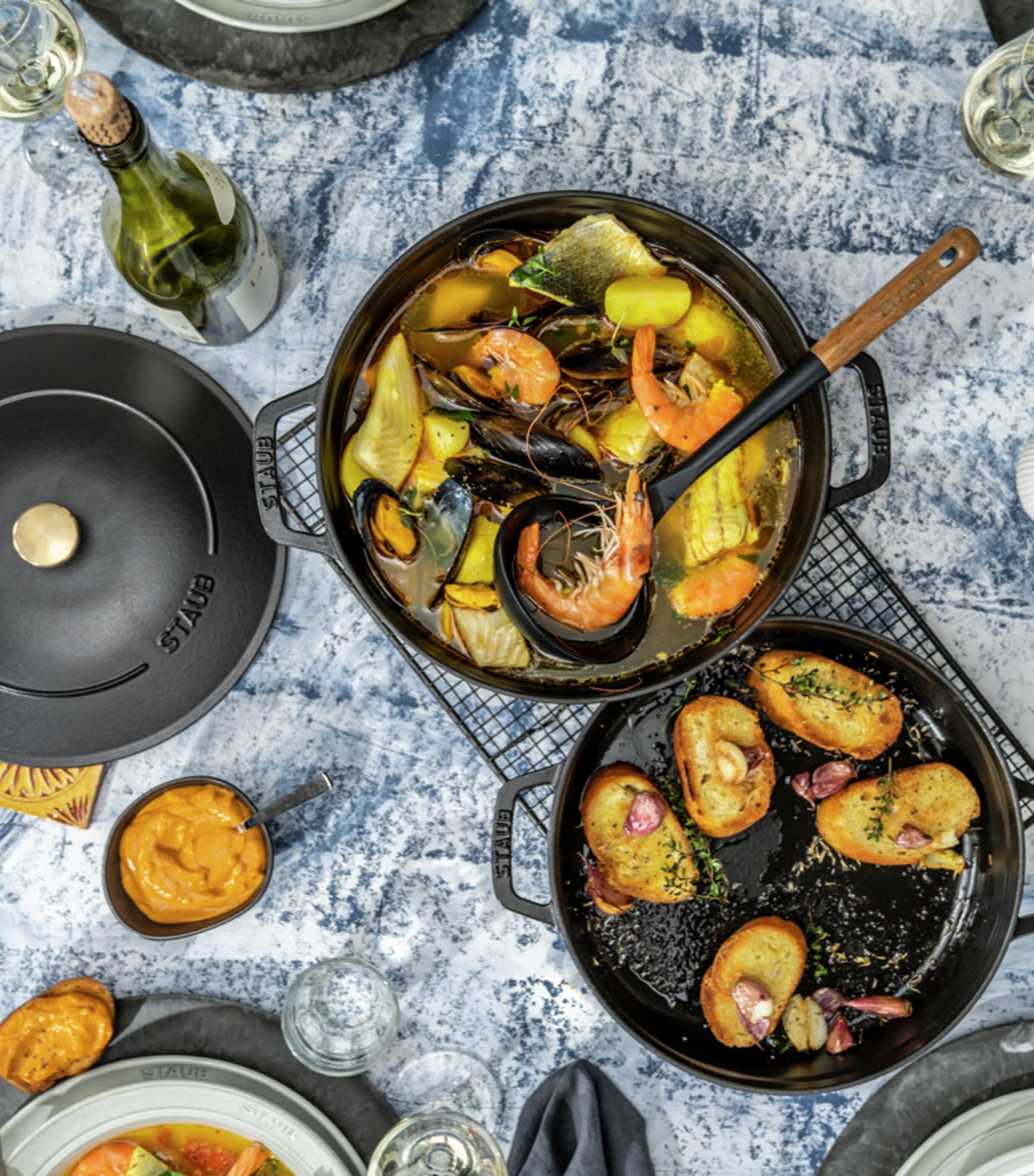 2-Piece Round Stackable Cocotte Set BLACK Image 3