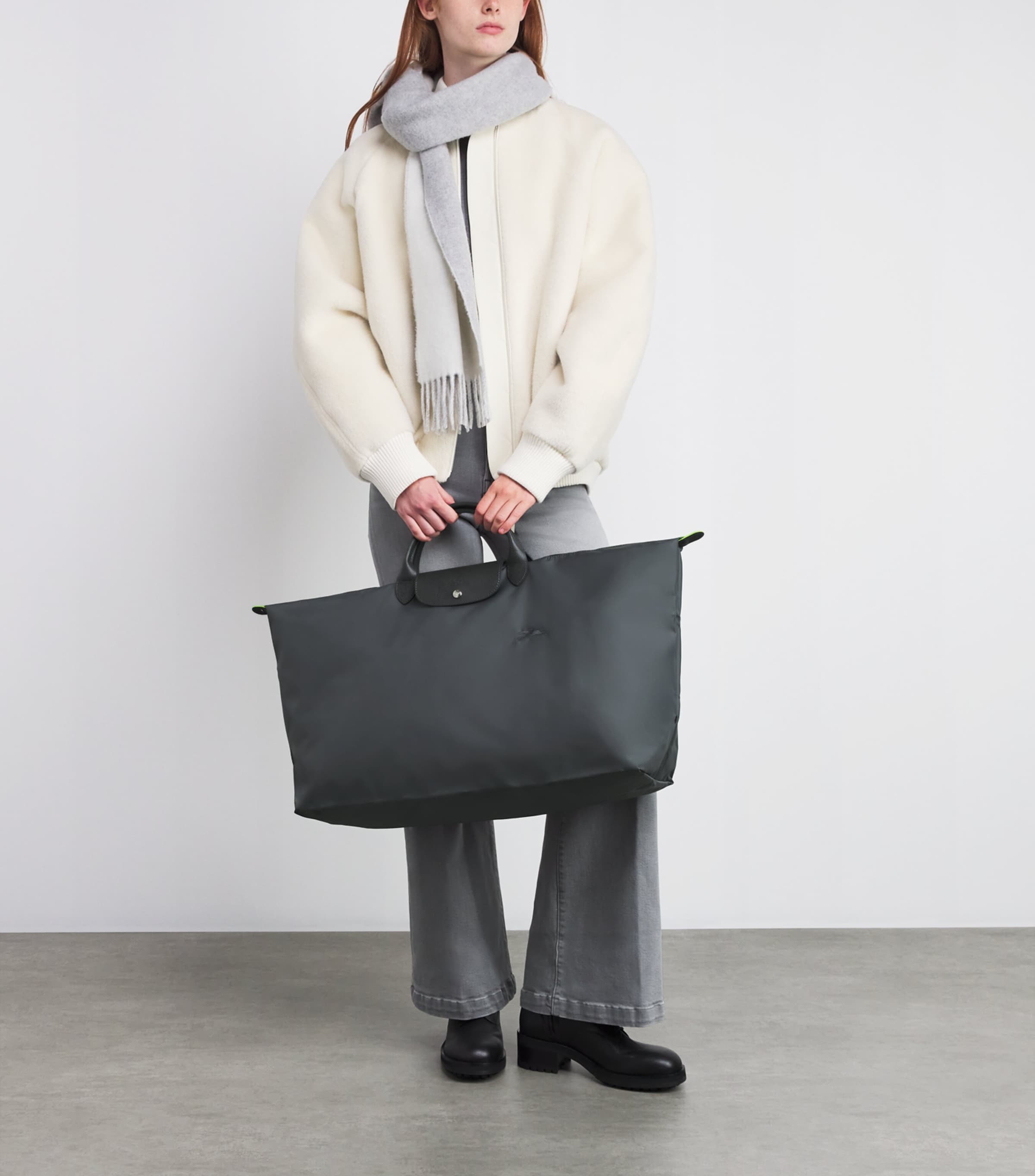 Large Le Pliage Travel Tote Bag P66 GRAPHITE Image 2