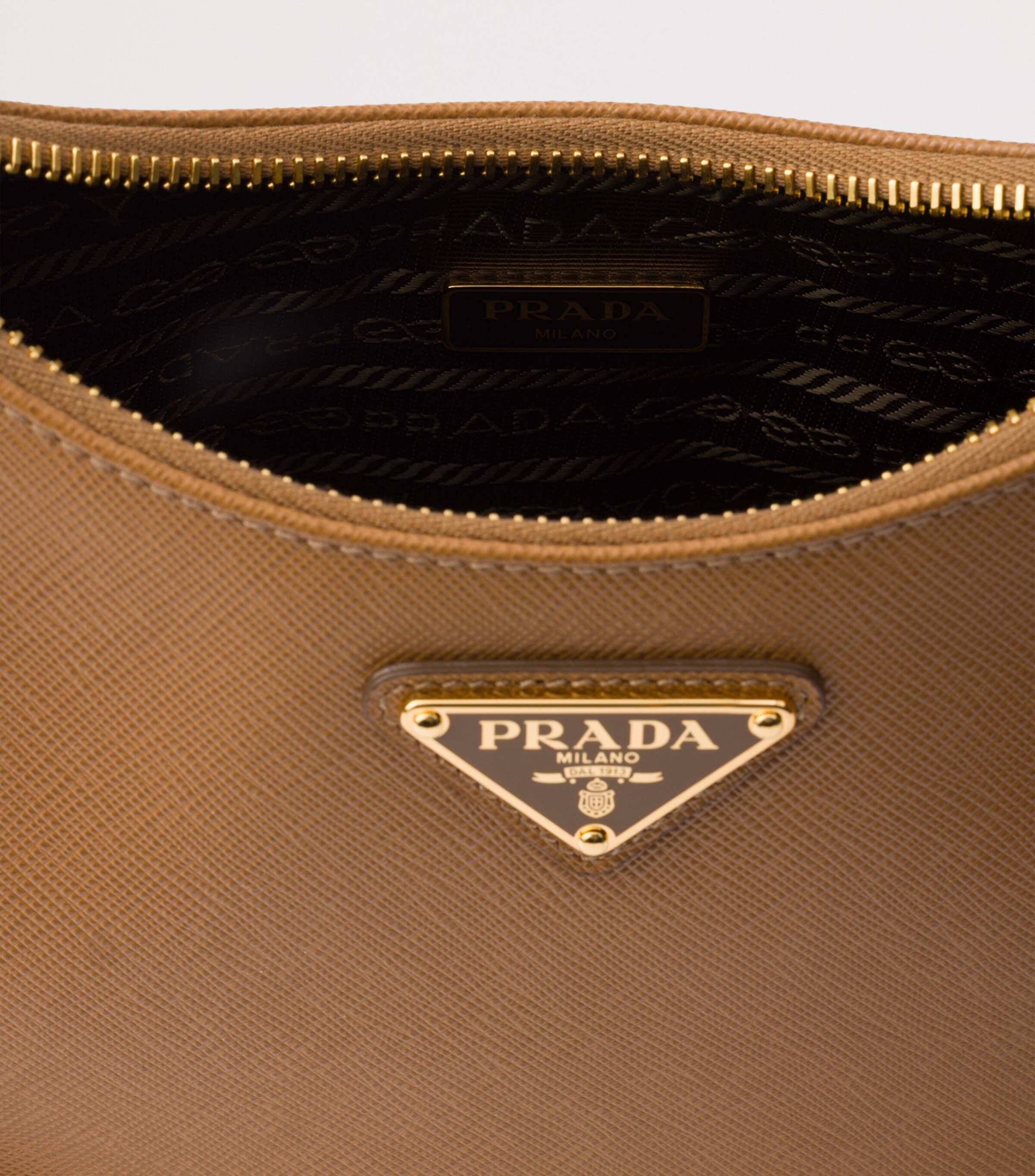 Saffiano Leather Re-Edition 2005 Shoulder Bag F03CW Image 4