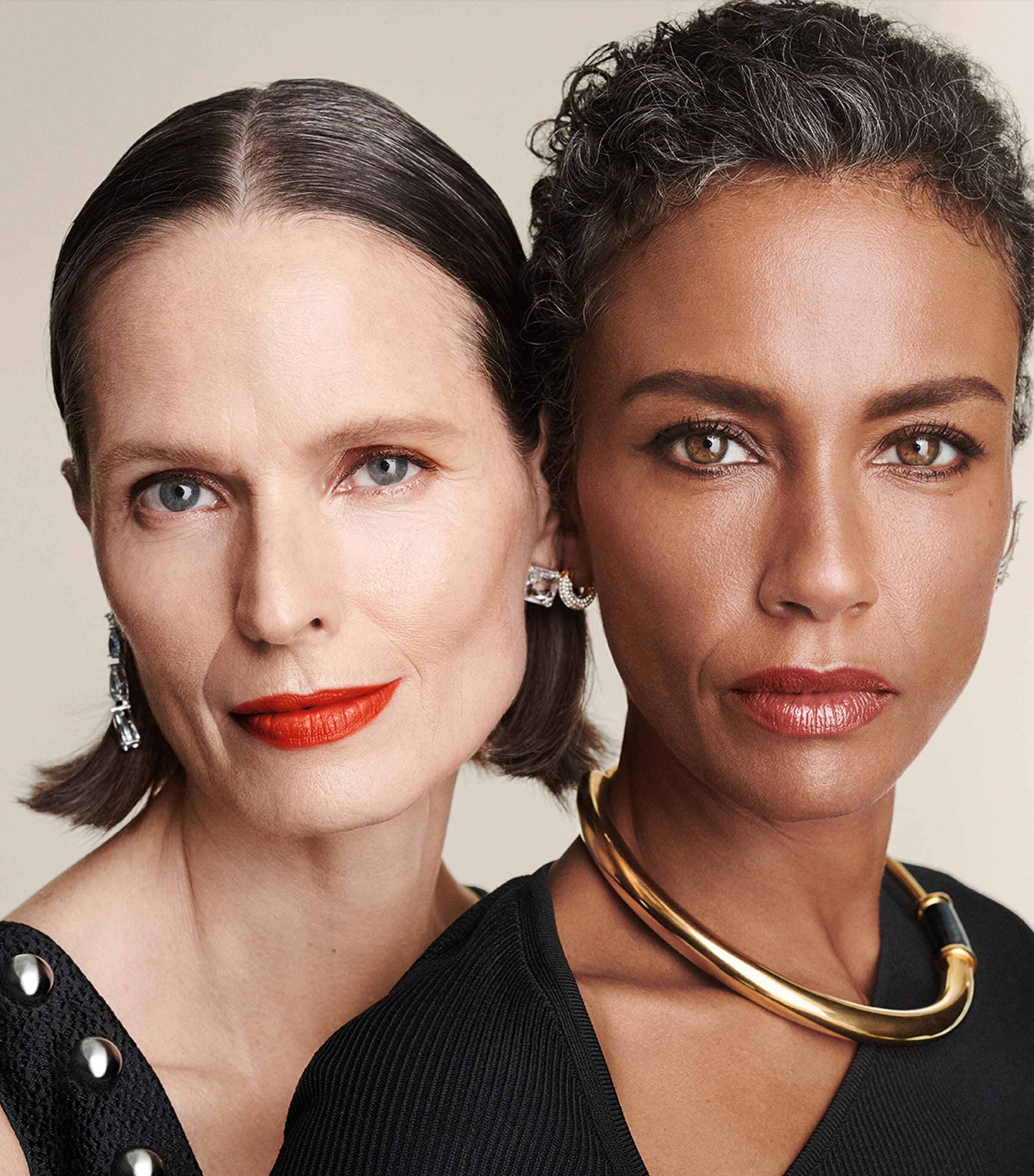 Intensive Serum Foundation SPF 40 - COOL SAND Image 4