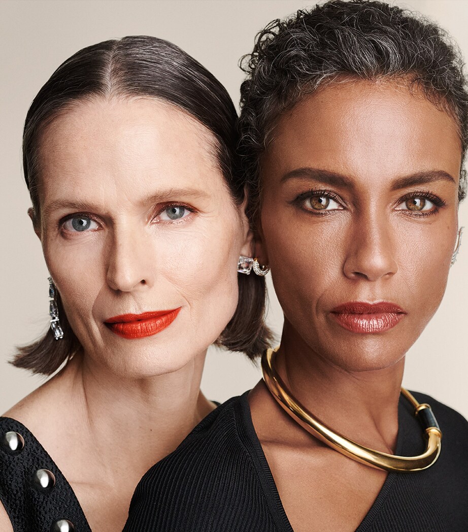 Intensive Serum Foundation SPF 40 - COOL SAND Image 4