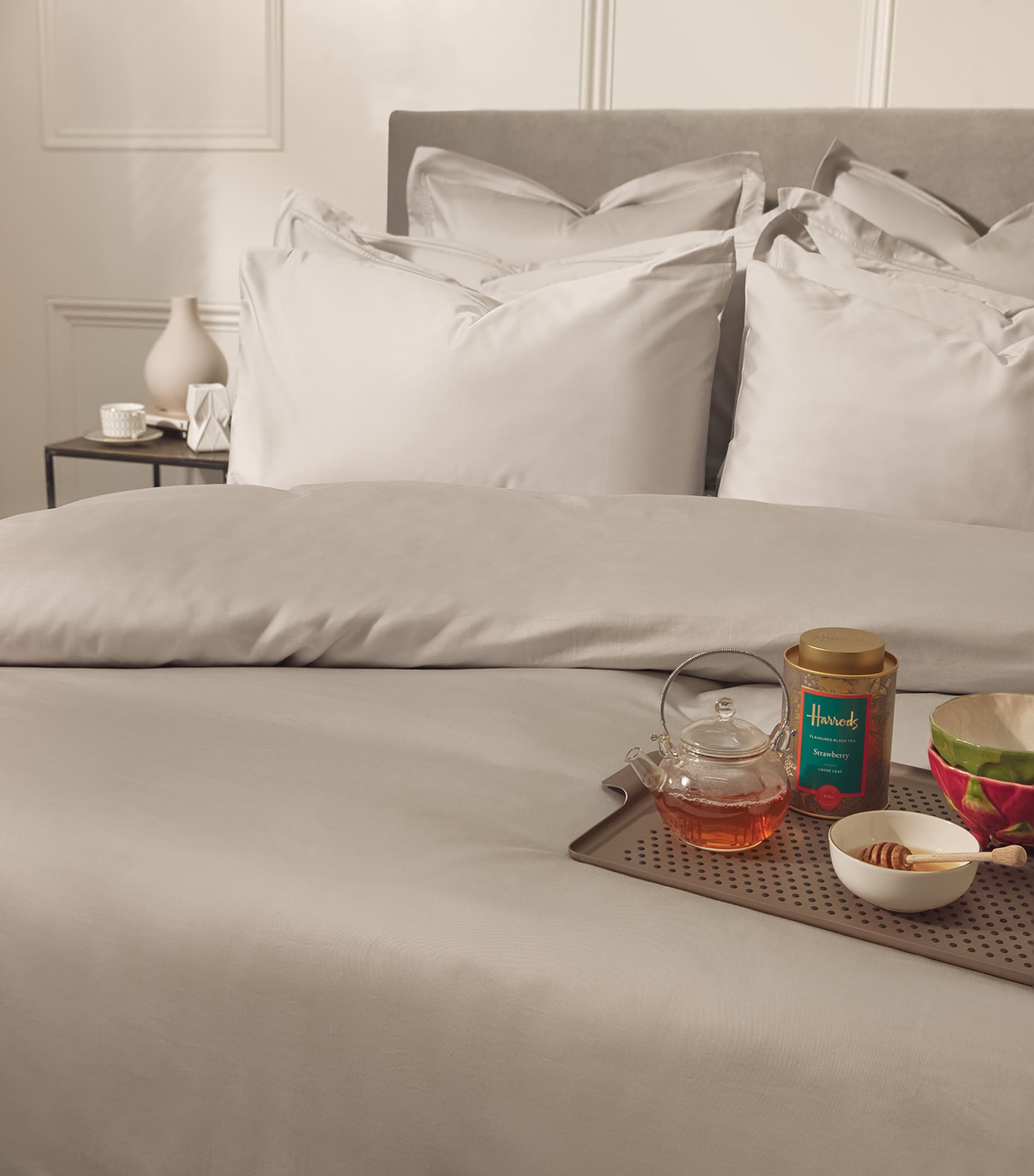 Brompton II Emperor Flat Sheet (355cm x 295cm) LIGHT GREY Image 4