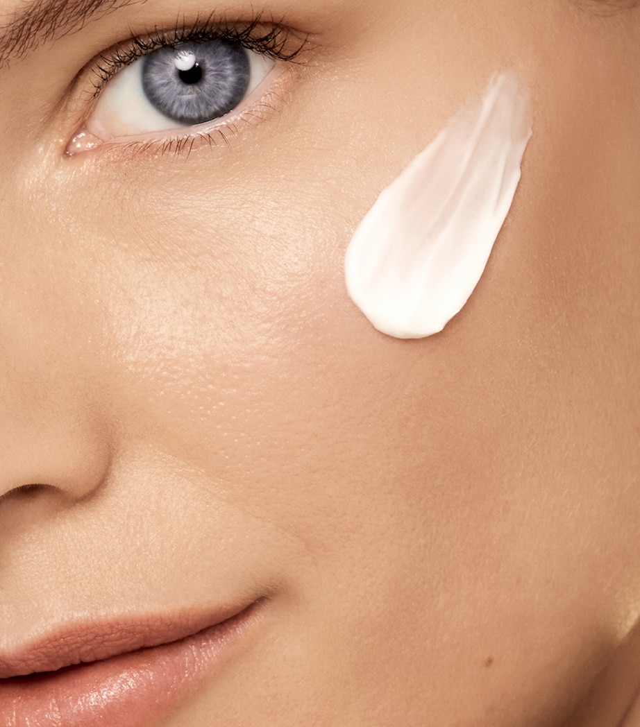 x Gracie Re-Nutriv Ultimate Diamond Transformative Sculpting Crème (50ml) NO COLOUR Image 4