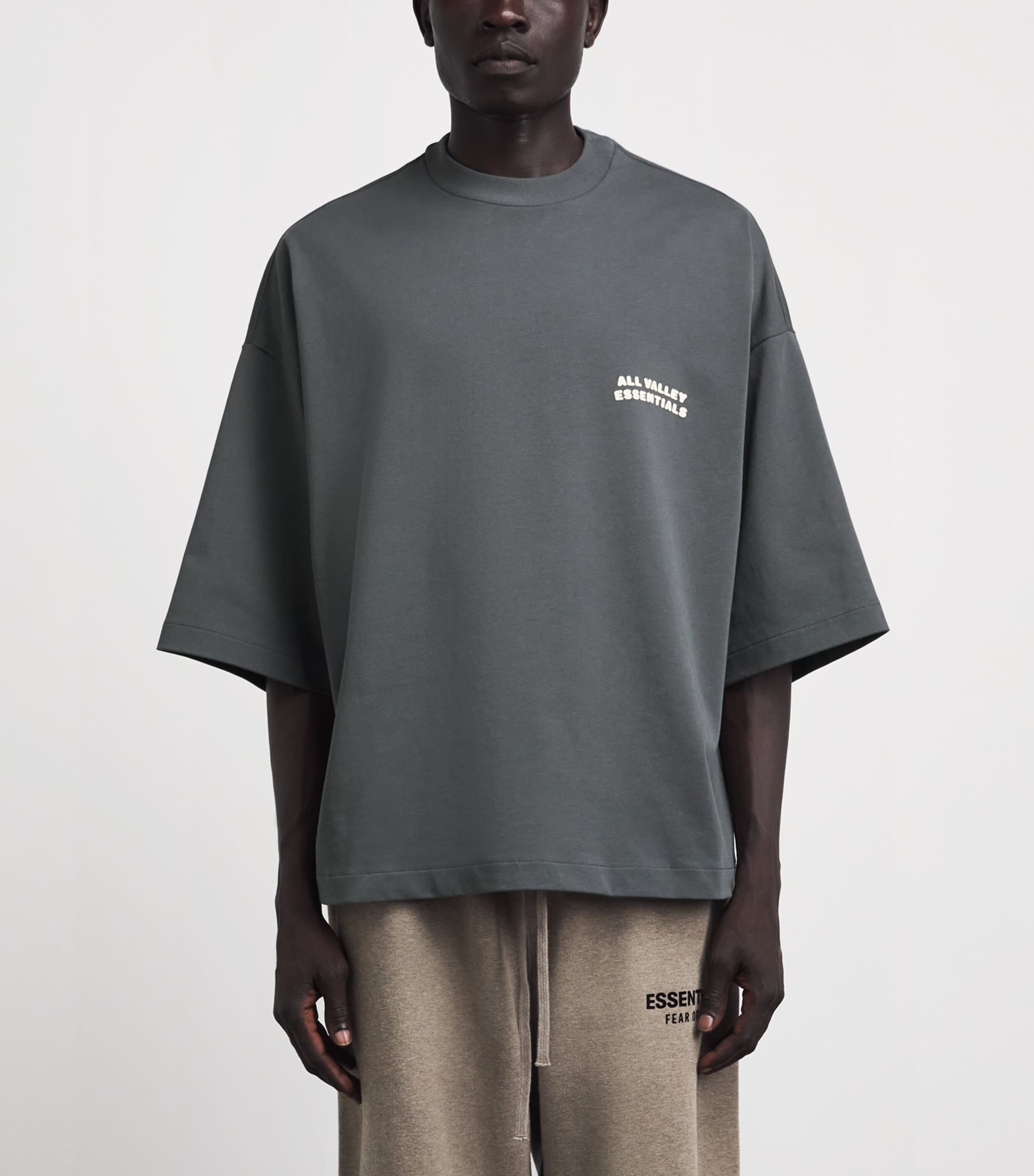 FEAR OF GOD ESSENTIALS Mens Cotton Boxy Merch T-Shirt Iron Grey Image 4