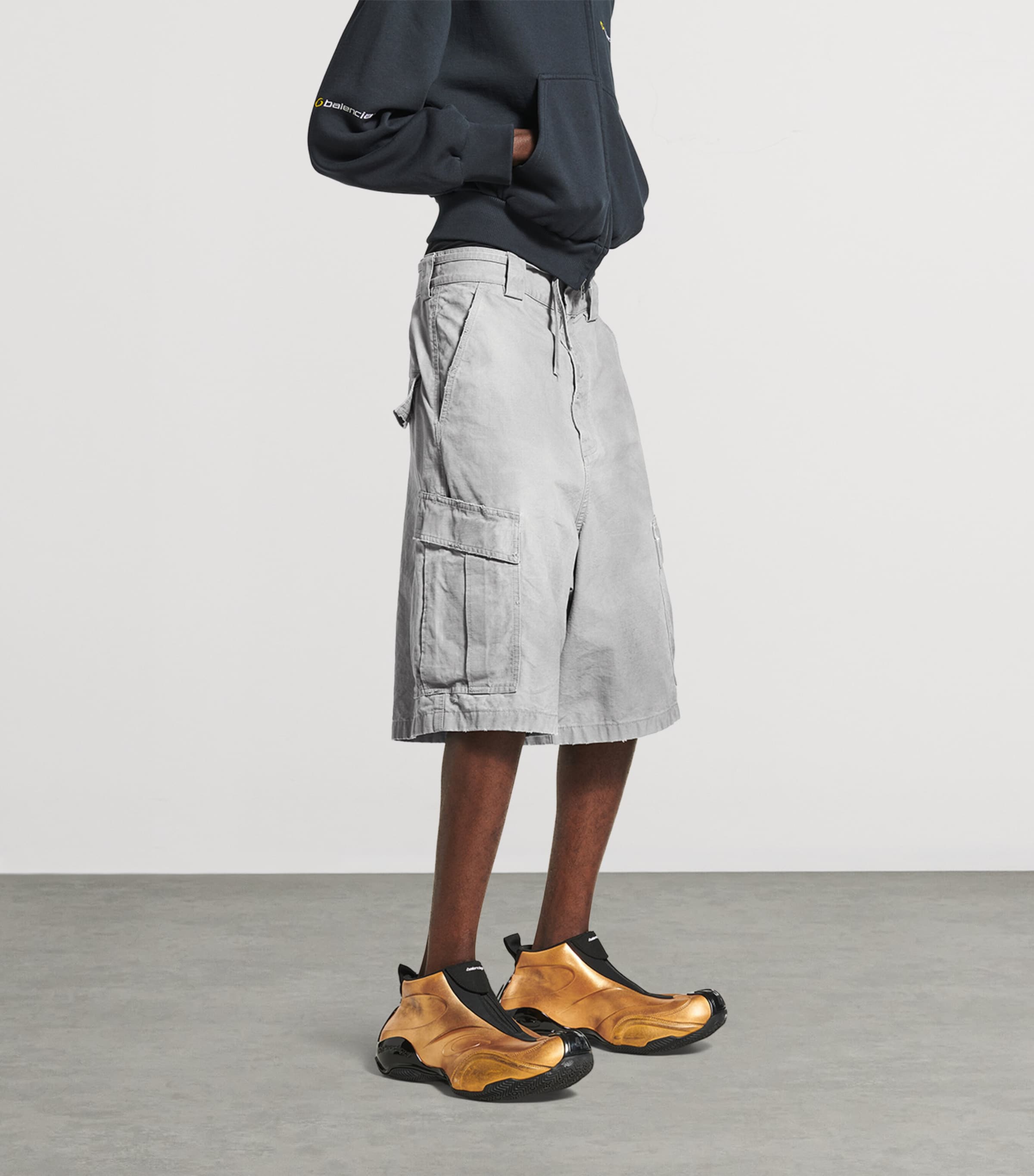 パンツ Balenciaga Cotton cargo shorts Cotton cargo shorts in grey - Balenciaga | Mytheresa