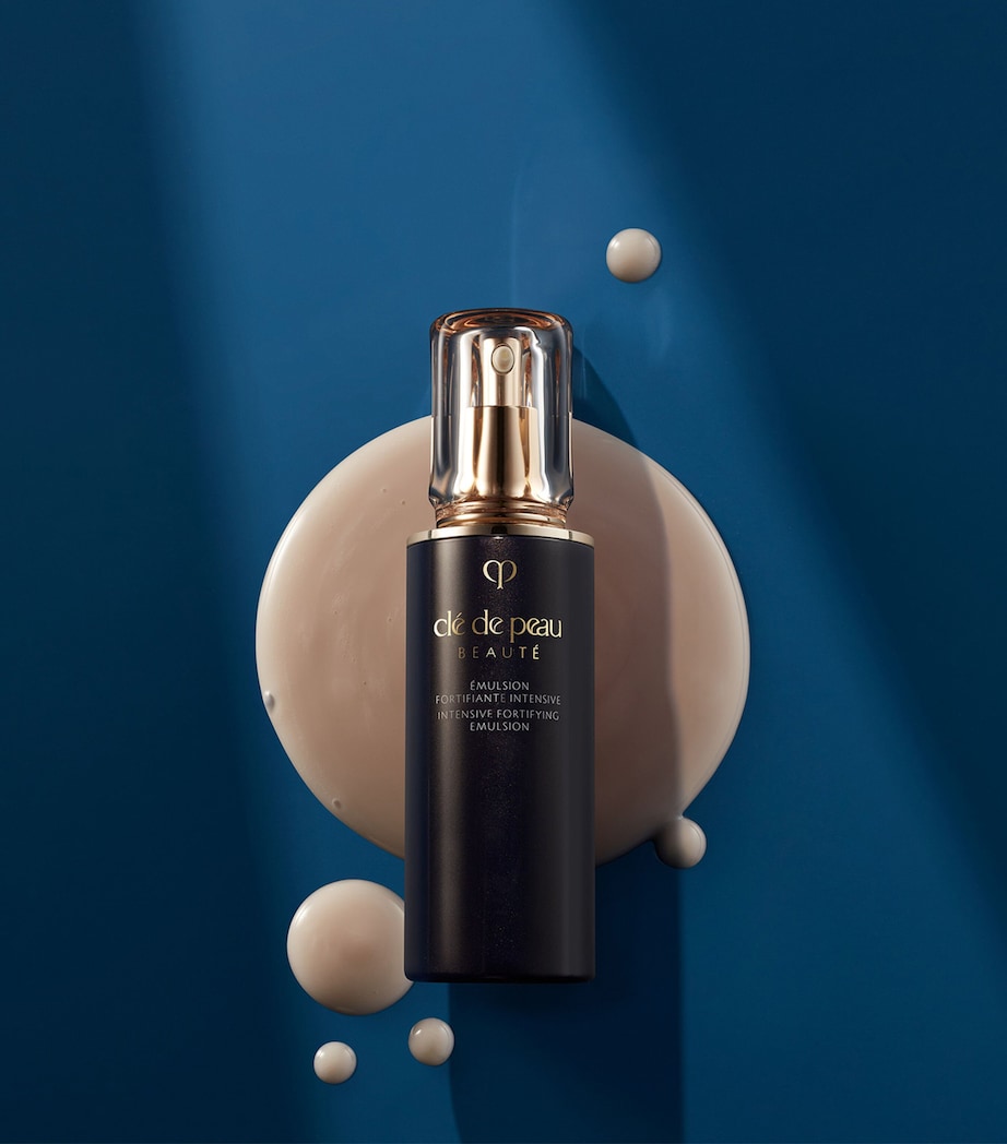 Clé de Peau Beauté Intensive Fortifying Emulsion (125ml) Image 3