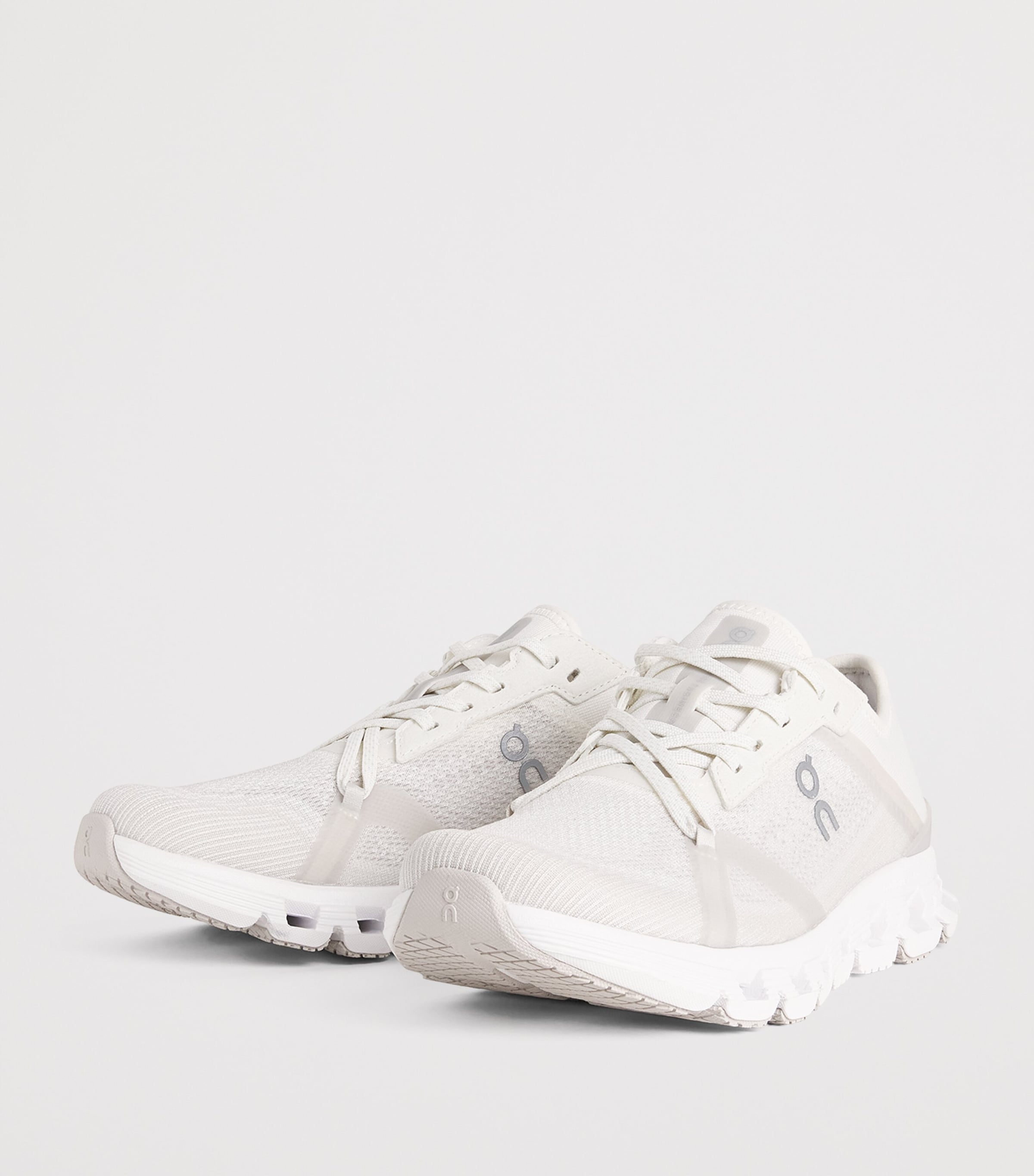 On Womens Cloud X 4 Trainers White | Wolf Image 2