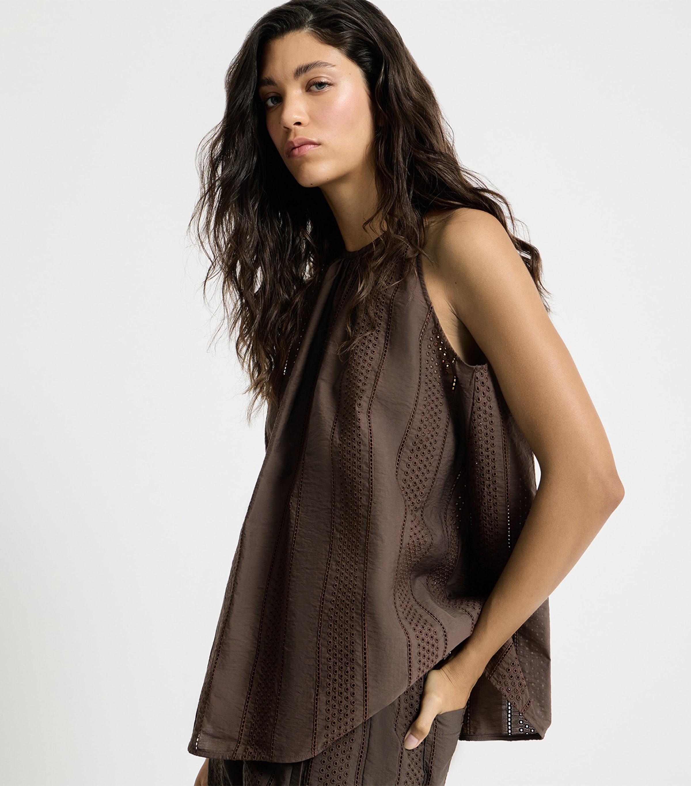 Brunello Cucinelli Womens Techno-Cotton Poplin Broderie Anglais Sleeveless Top Chocolate Brown Image 2