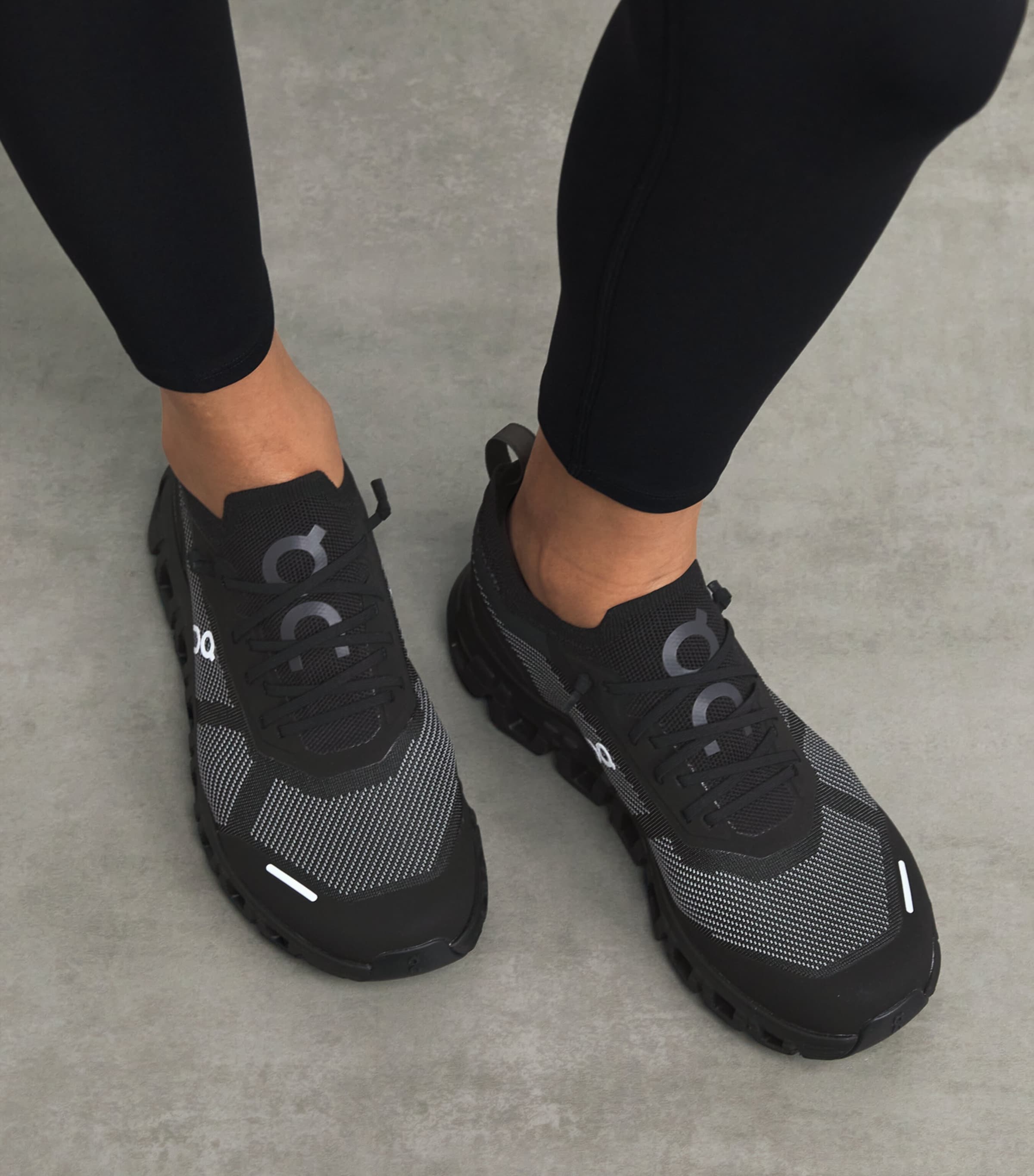 Cloud 6 Versa Trainers BLACK/ECLIPSE Image 2