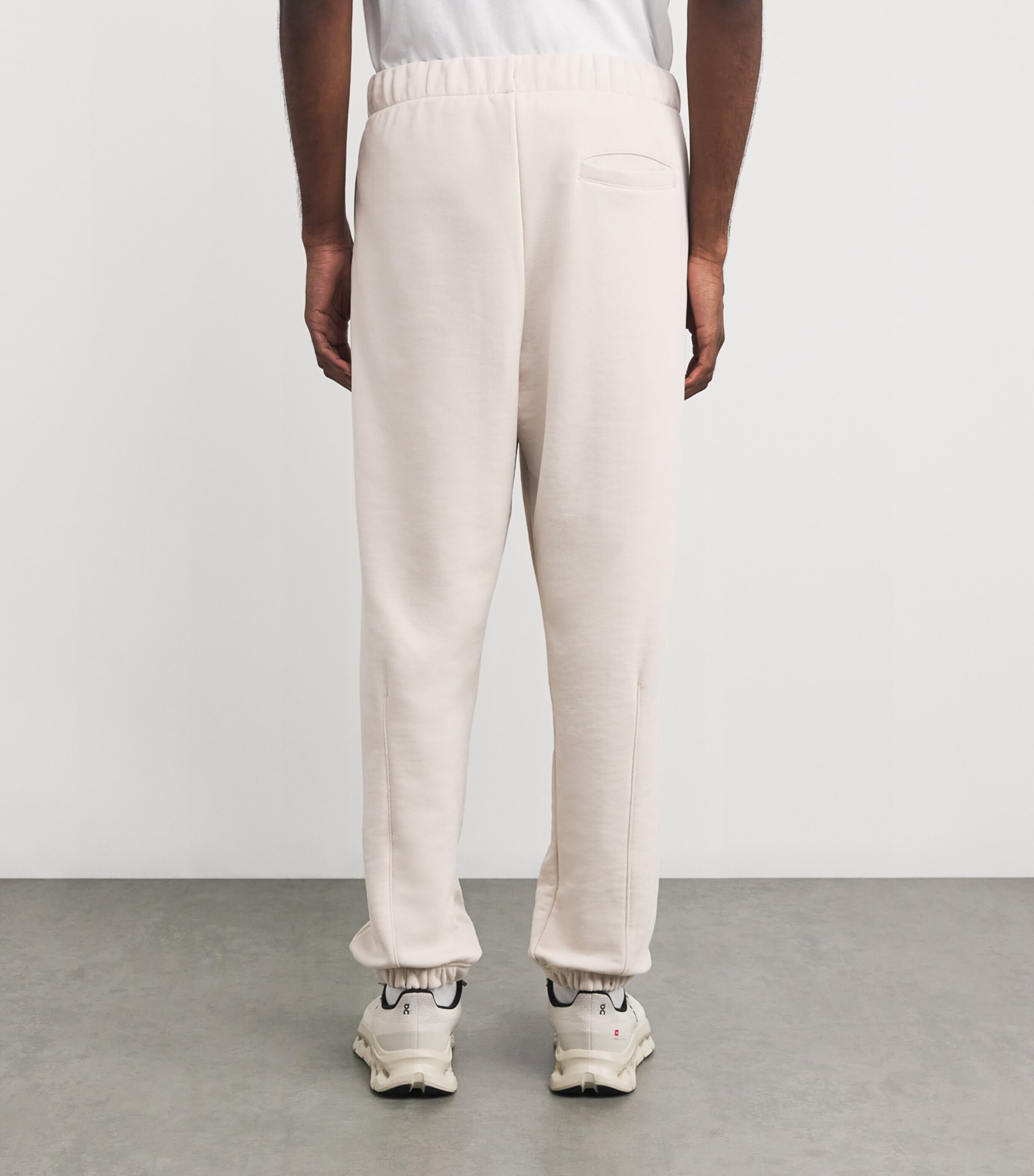 On Mens Organic Cotton-Blend Club Sweatpants Silver Image 4