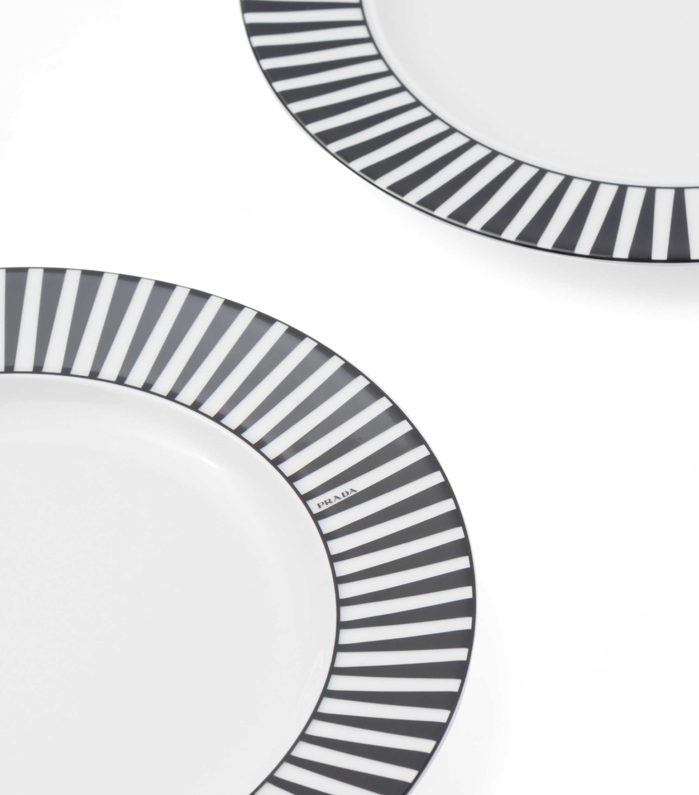Set of 2 Stripes Dessert Plates (22cm) F0E5W Image 5