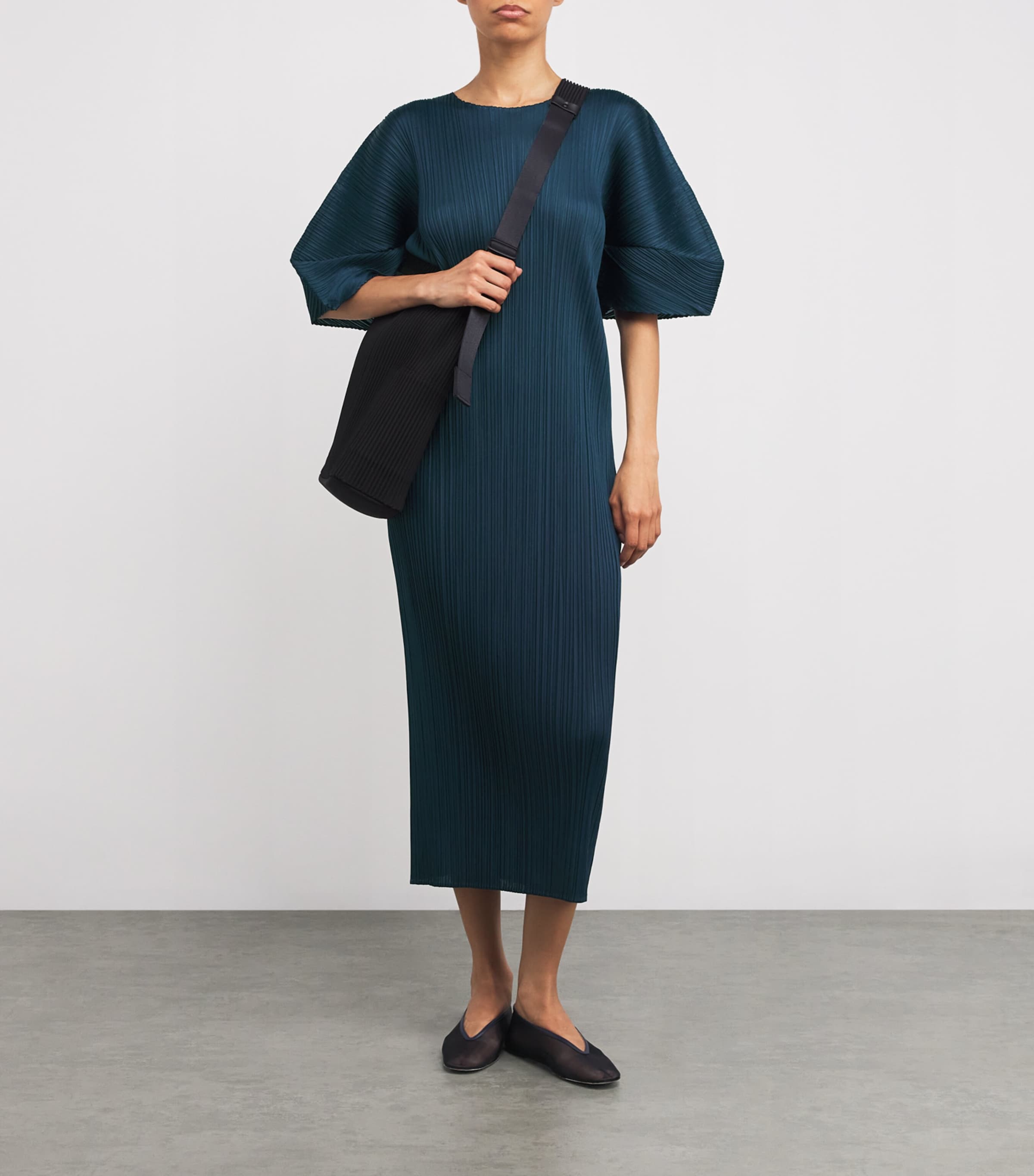 Pleats Pleats Issey Miyake Monthly Colors : April – Kick Pleat
